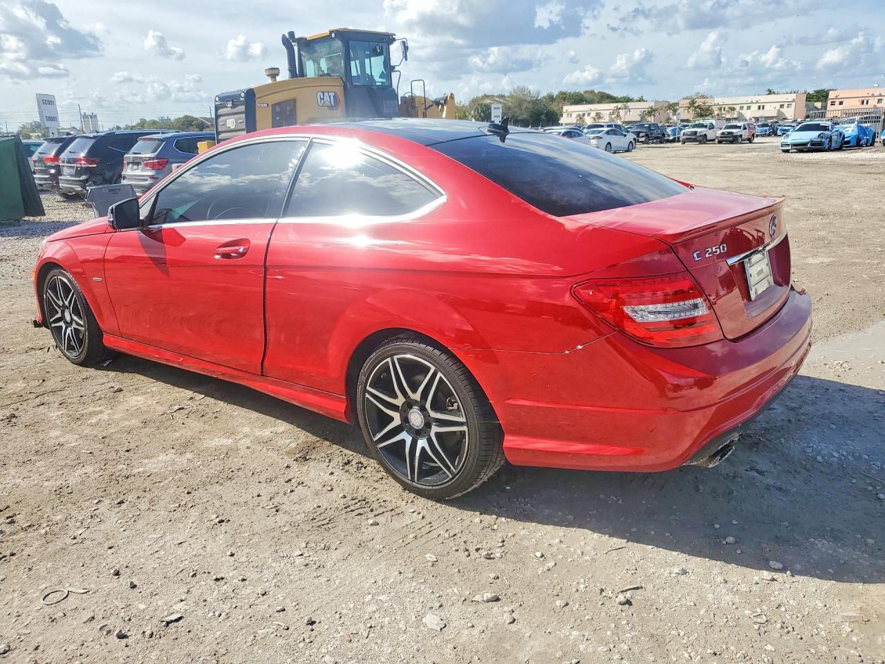 2014 Mercedes-benz C 250 Red vin: WDDGJ4HB9EG265805