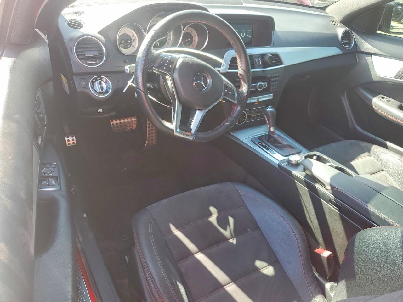 2014 Mercedes-benz C 250 Red vin: WDDGJ4HB9EG265805