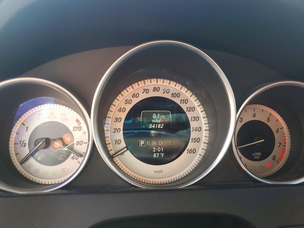 2014 Mercedes-benz C 250 Red vin: WDDGJ4HB9EG265805