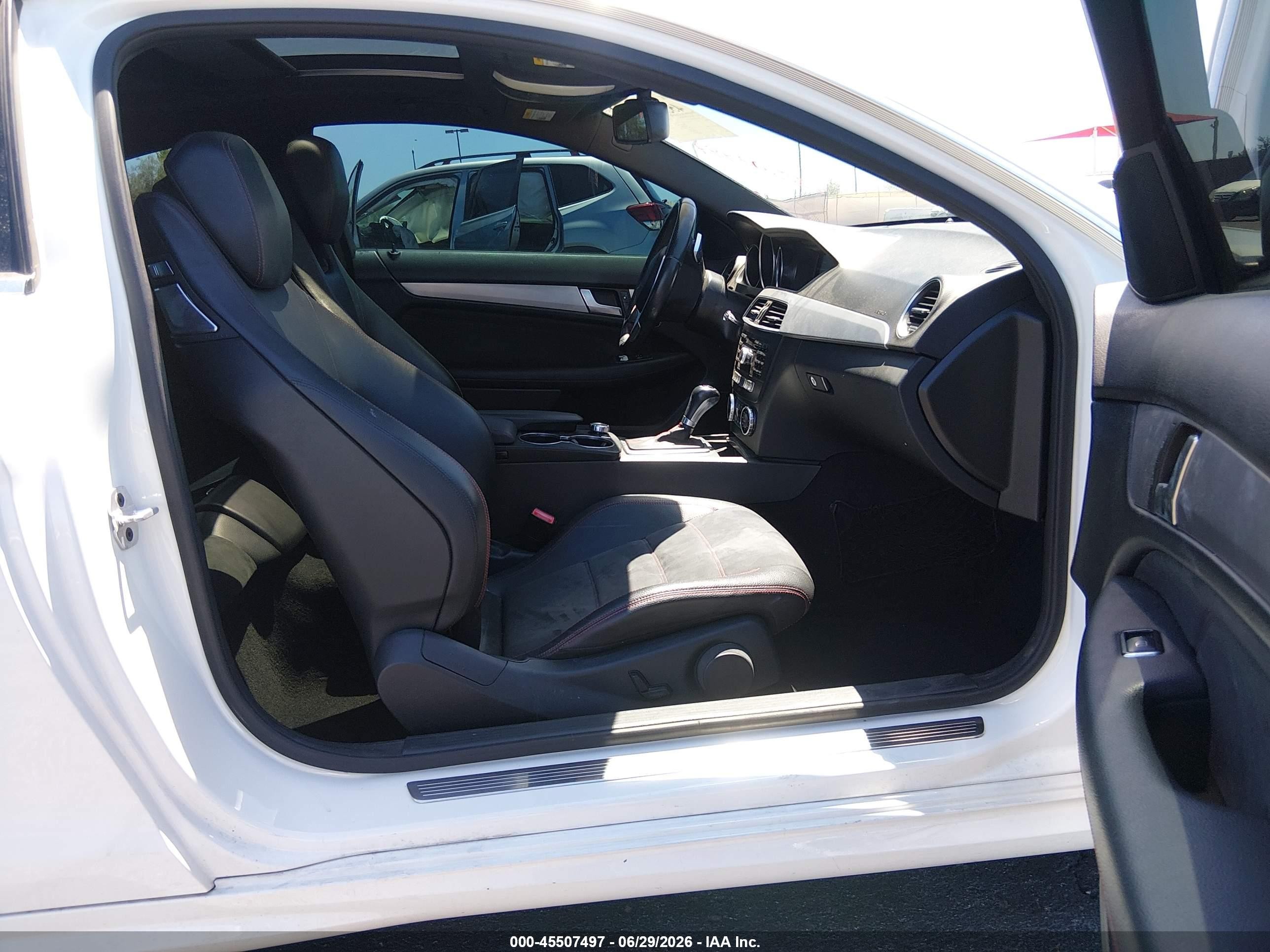2015 Mercedes-benz C 250   White vin: WDDGJ4HB9FG405174