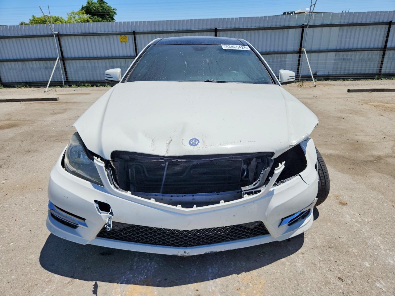 2012 Mercedes-benz C 250 White vin: WDDGJ4HBXCF920881
