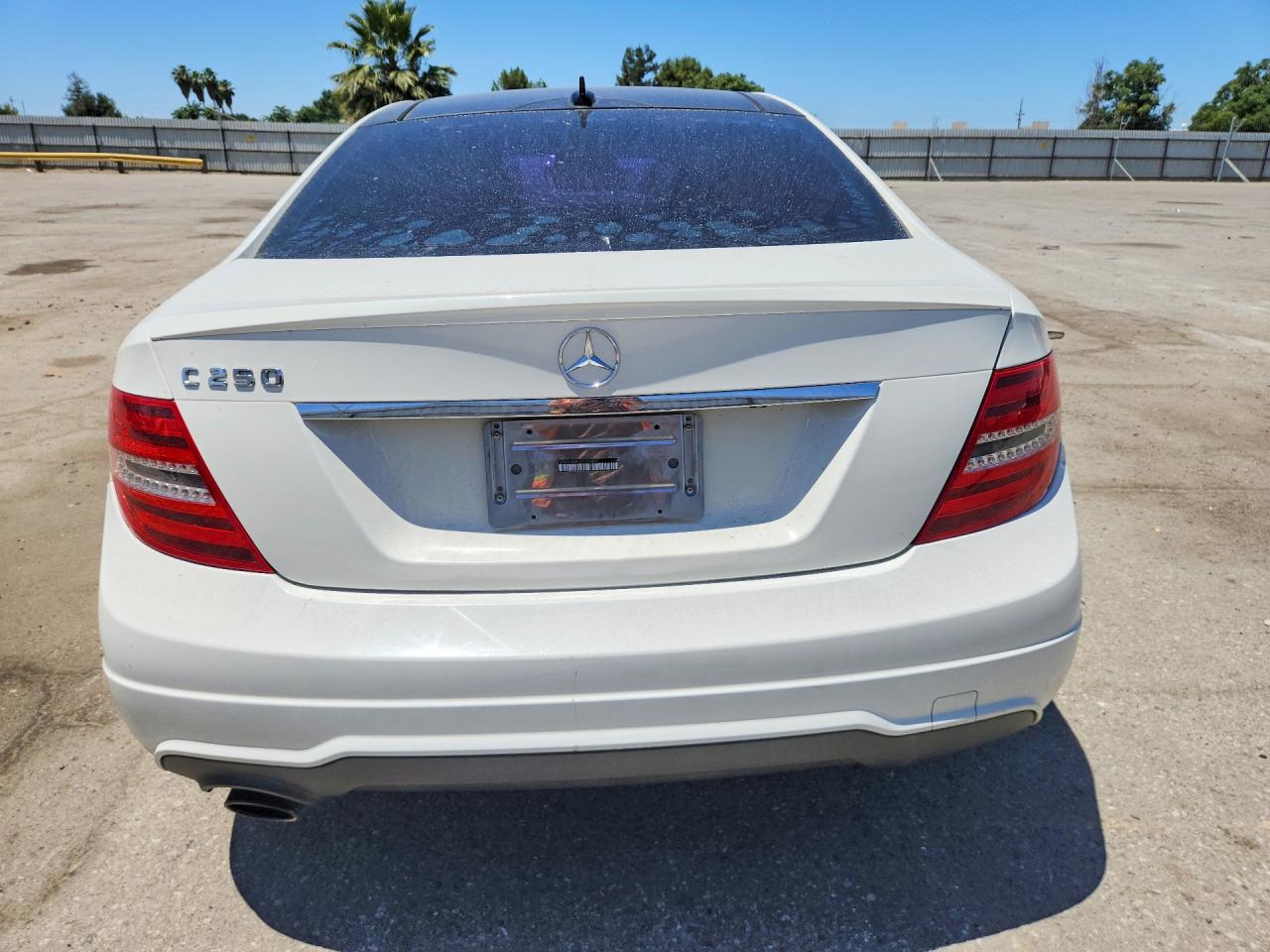 2012 Mercedes-benz C 250 White vin: WDDGJ4HBXCF920881