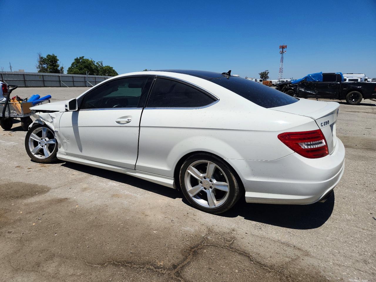 2012 Mercedes-benz C 250 White vin: WDDGJ4HBXCF920881