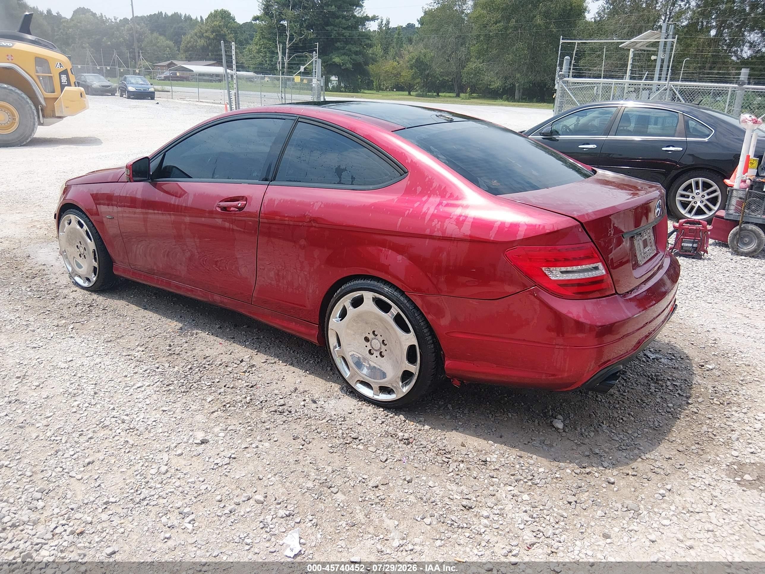 2012 Mercedes-benz C 250   Red vin: WDDGJ4HBXCF921612