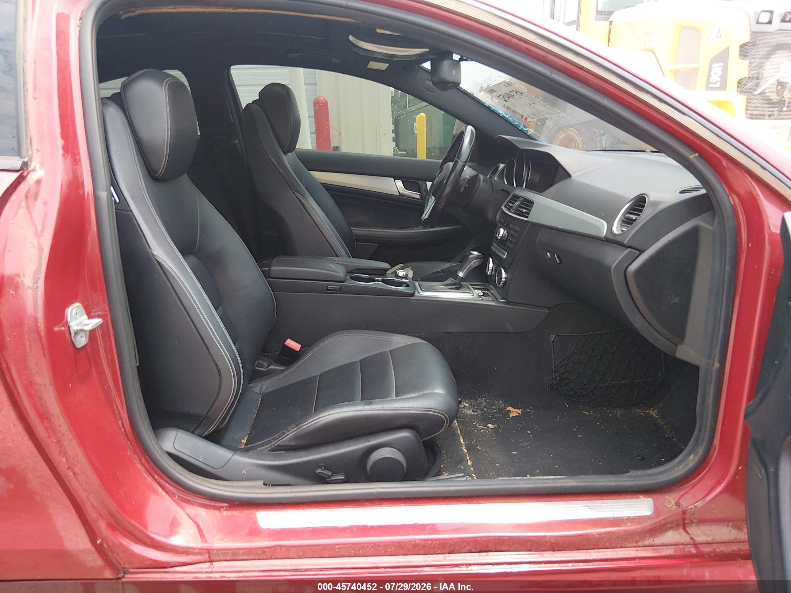 2012 Mercedes-benz C 250   Red vin: WDDGJ4HBXCF921612
