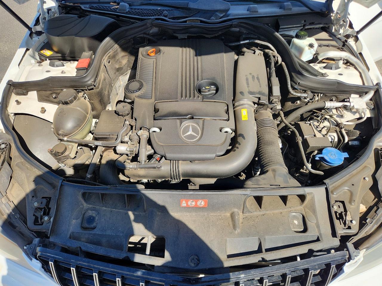 2013 Mercedes-benz C 250 White vin: WDDGJ4HBXDF949833