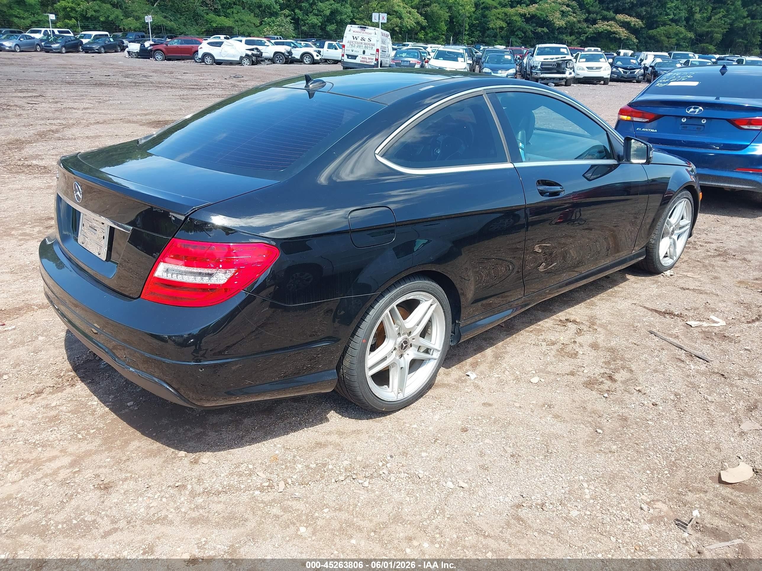 2013 Mercedes-benz C 250 Черный vin: WDDGJ4HBXDF951064