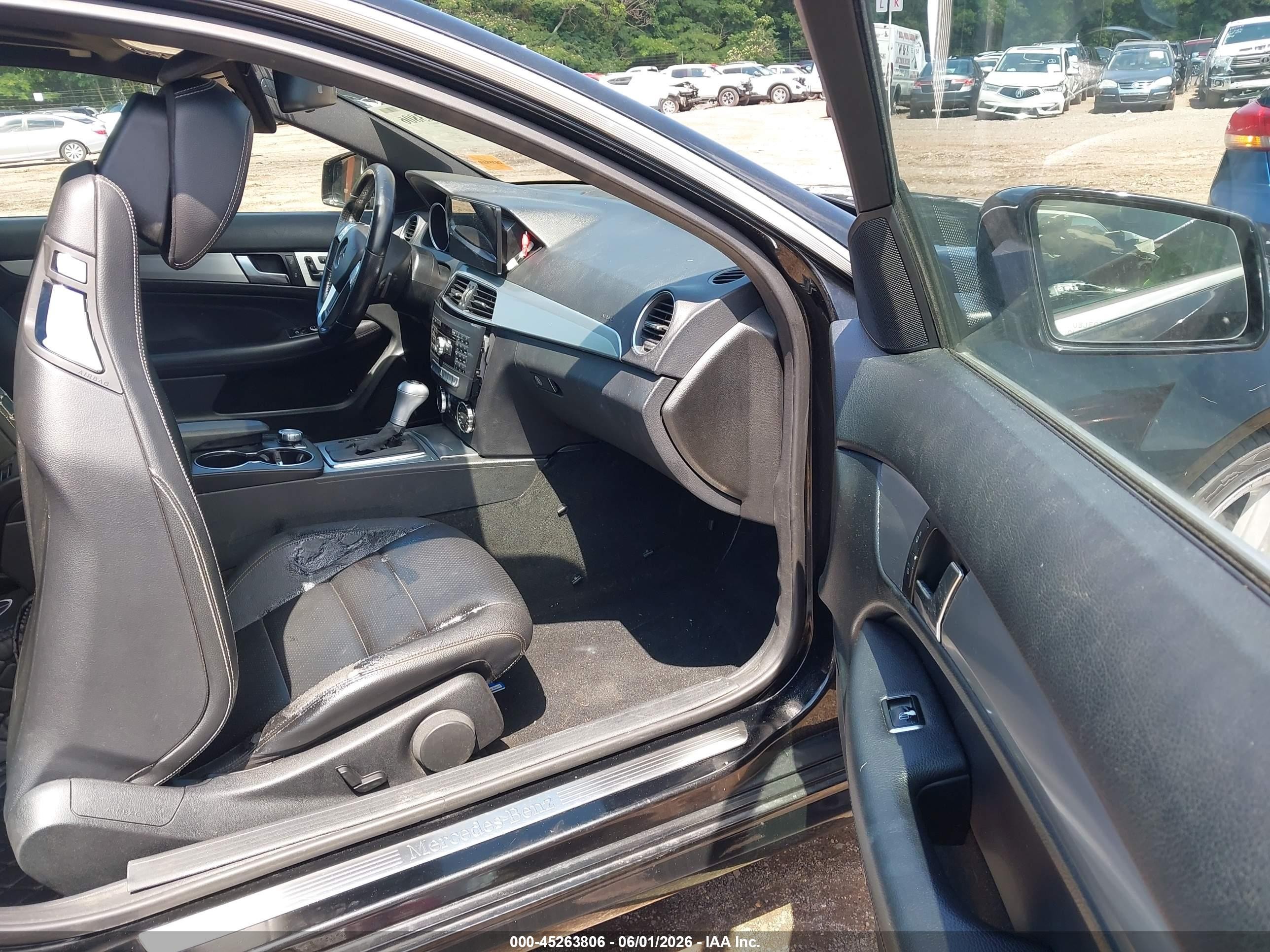 2013 Mercedes-benz C 250 Черный vin: WDDGJ4HBXDF951064