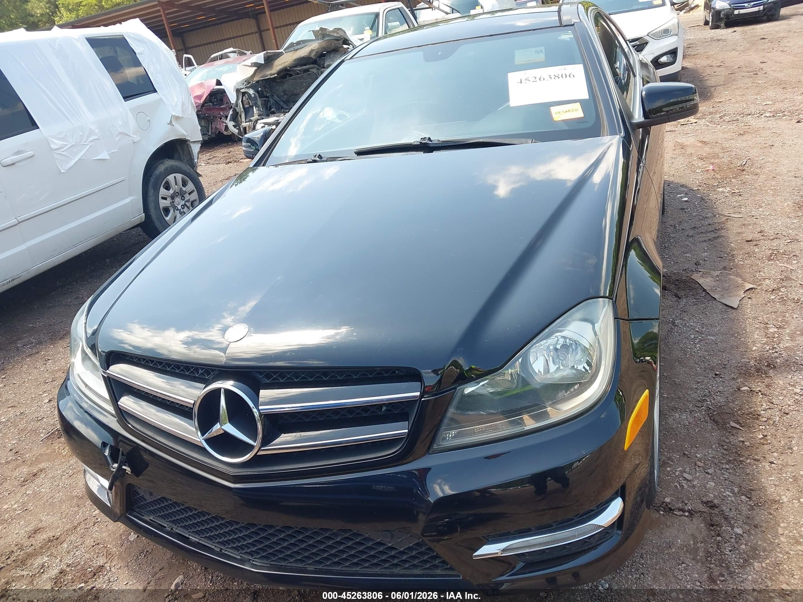 2013 Mercedes-benz C 250 Черный vin: WDDGJ4HBXDF951064