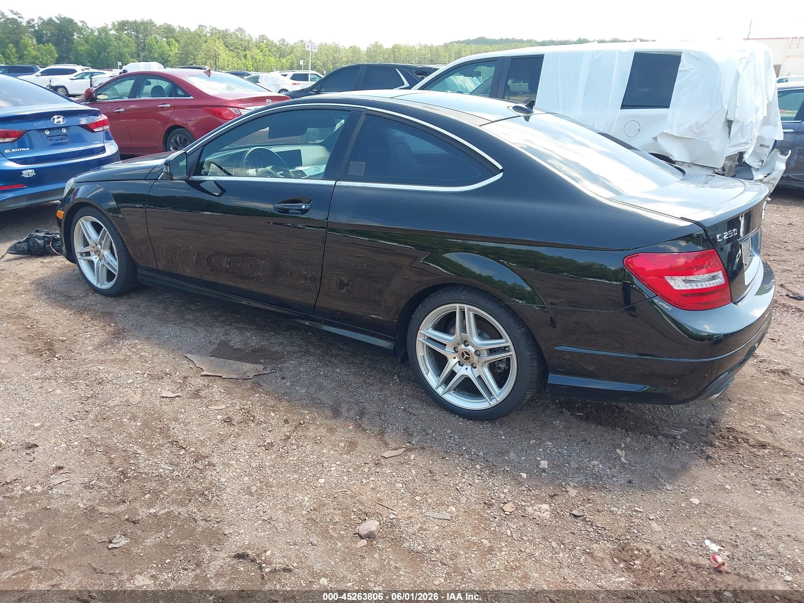 2013 Mercedes-benz C 250 Черный vin: WDDGJ4HBXDF951064