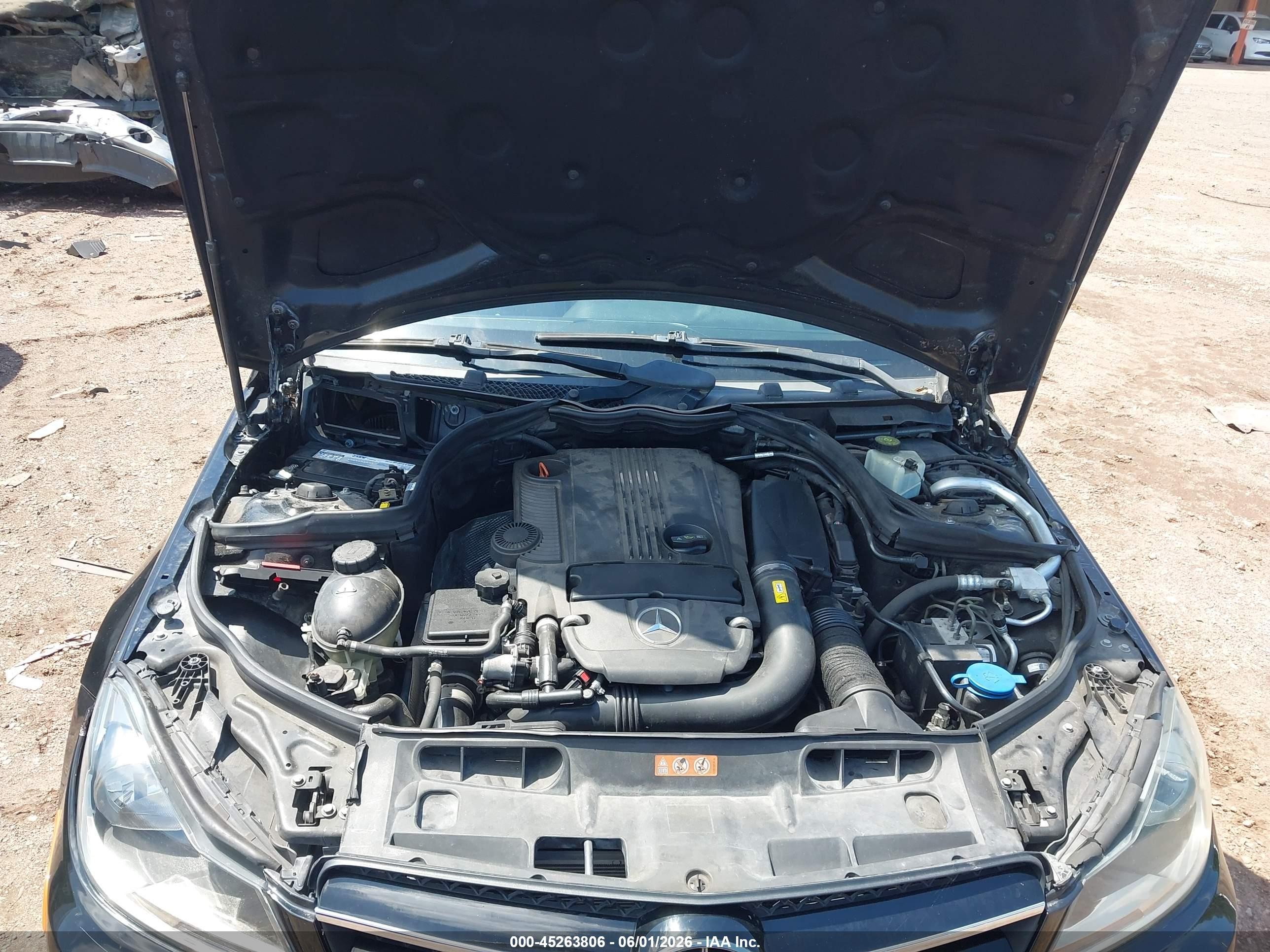 2013 Mercedes-benz C 250 Черный vin: WDDGJ4HBXDF951064