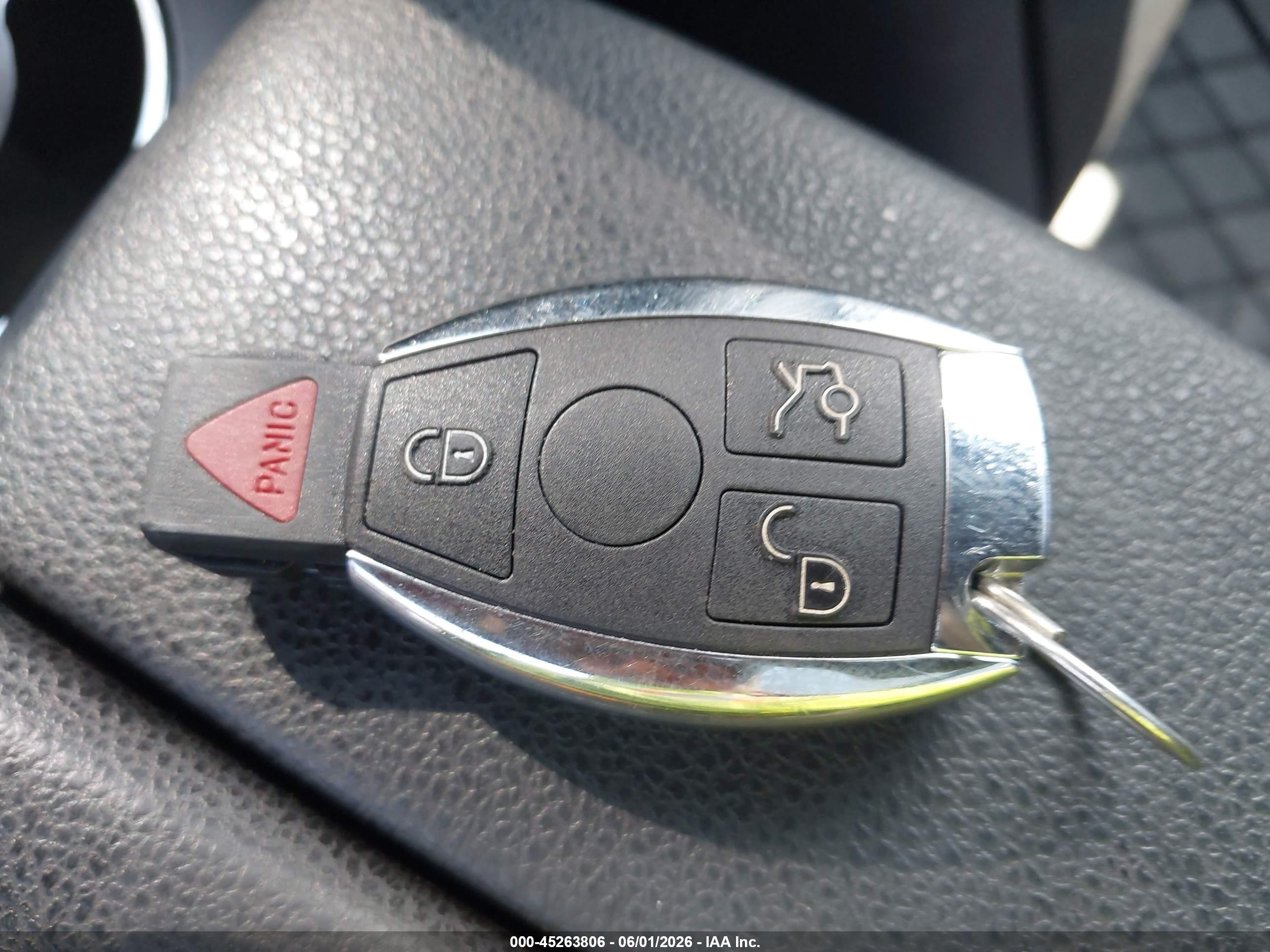 2013 Mercedes-benz C 250 Черный vin: WDDGJ4HBXDF951064