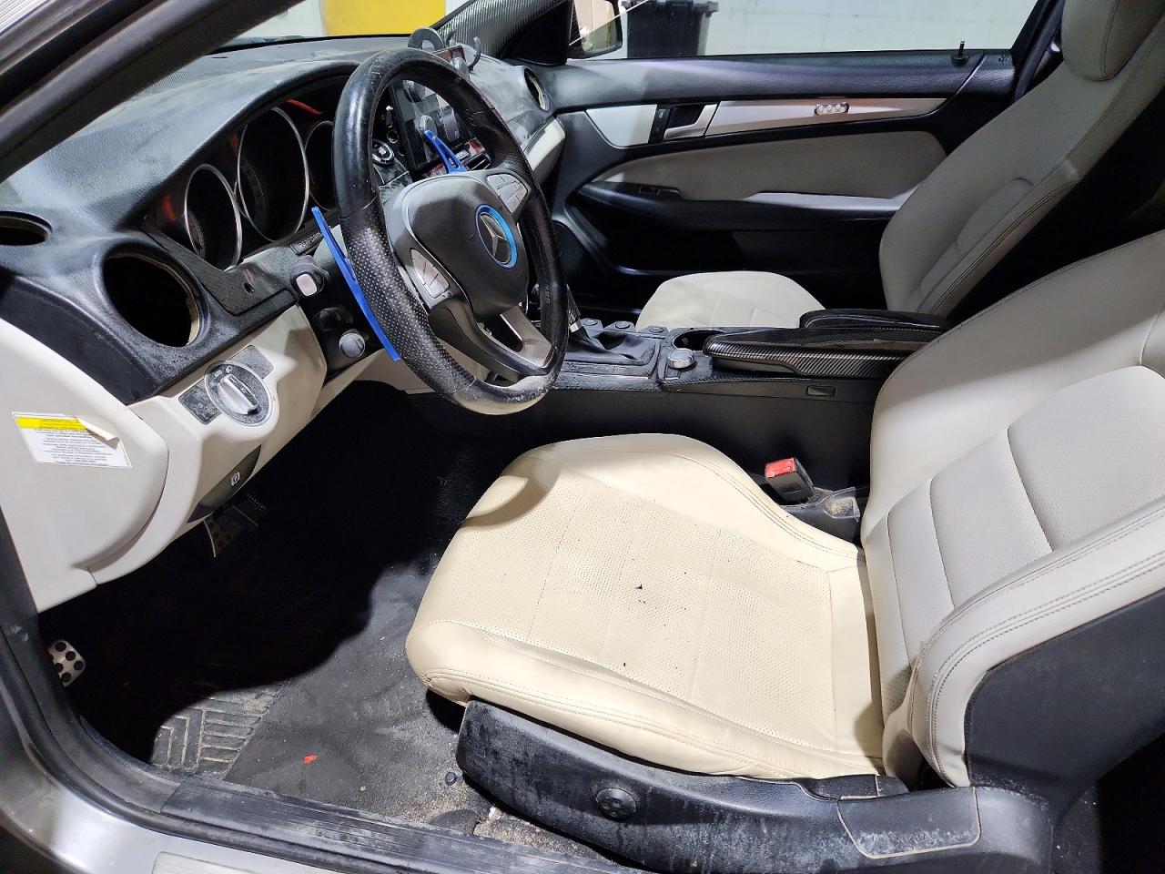 2013 Mercedes-benz C 250 Серый vin: WDDGJ4HBXDG029081