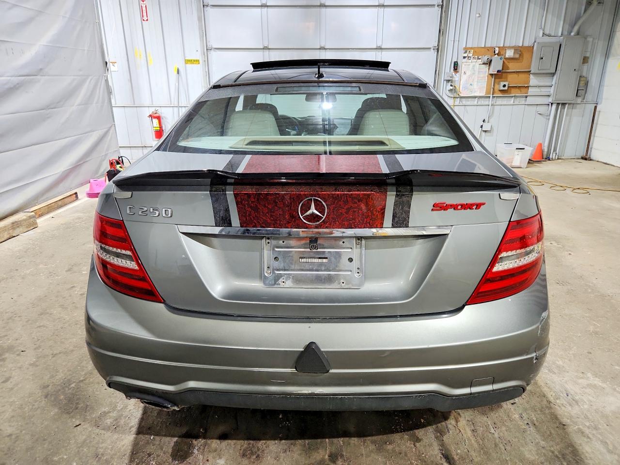 2013 Mercedes-benz C 250 Серый vin: WDDGJ4HBXDG029081