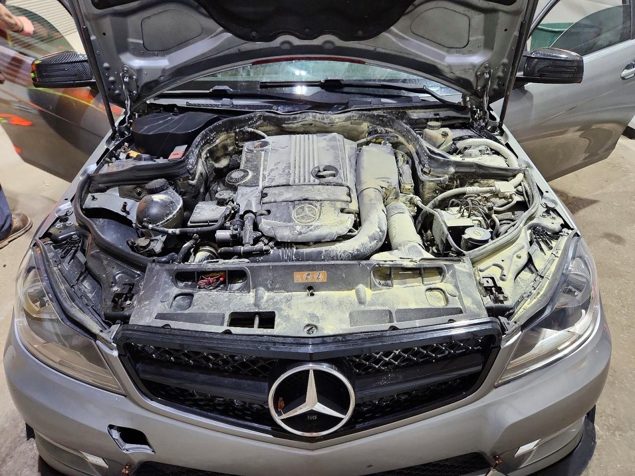 2013 Mercedes-benz C 250 Серый vin: WDDGJ4HBXDG029081