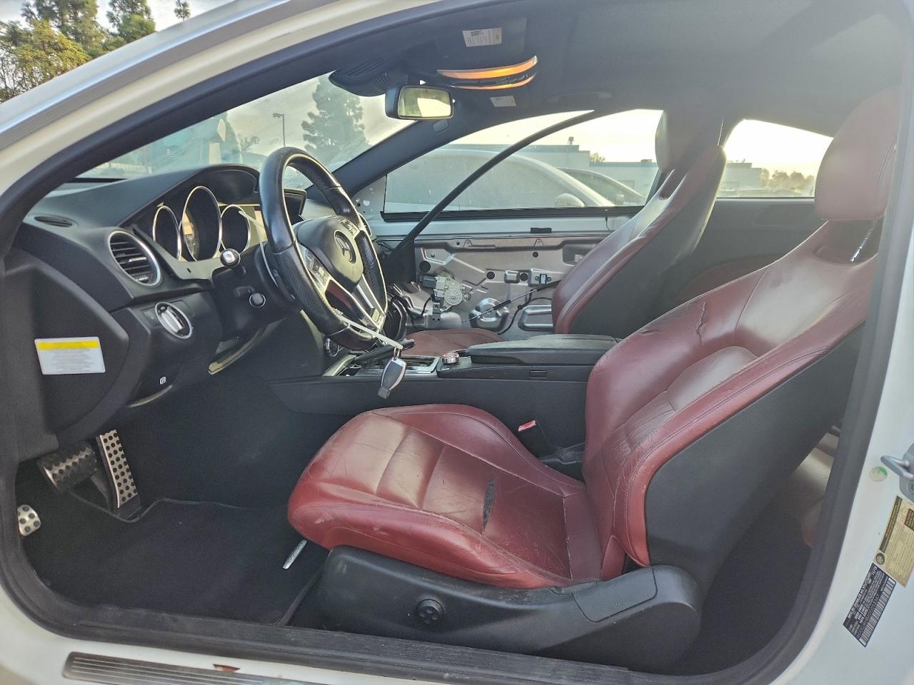 2013 Mercedes-benz C 250 Белый vin: WDDGJ4HBXDG053347