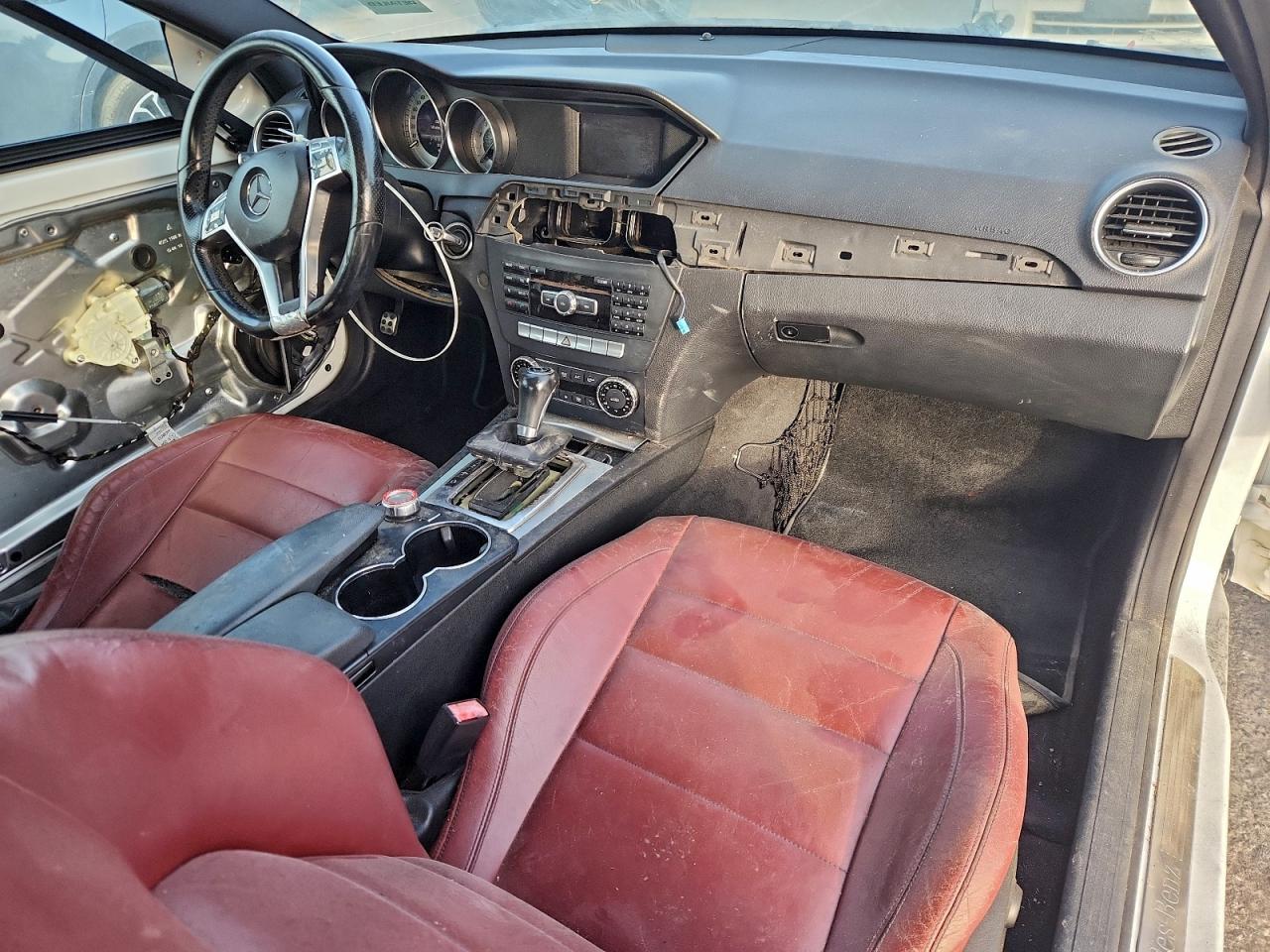 2013 Mercedes-benz C 250 Белый vin: WDDGJ4HBXDG053347