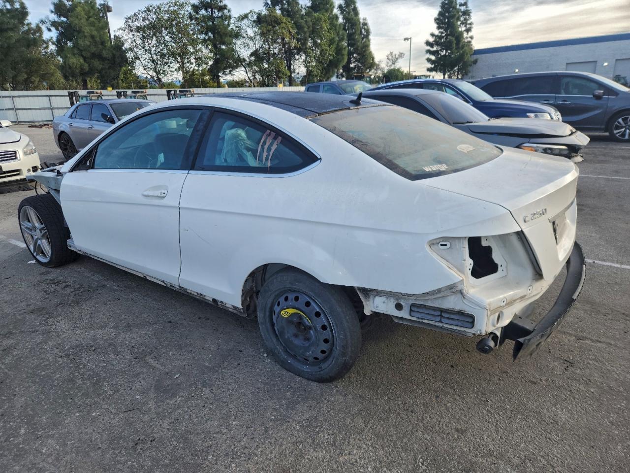2013 Mercedes-benz C 250 Белый vin: WDDGJ4HBXDG053347