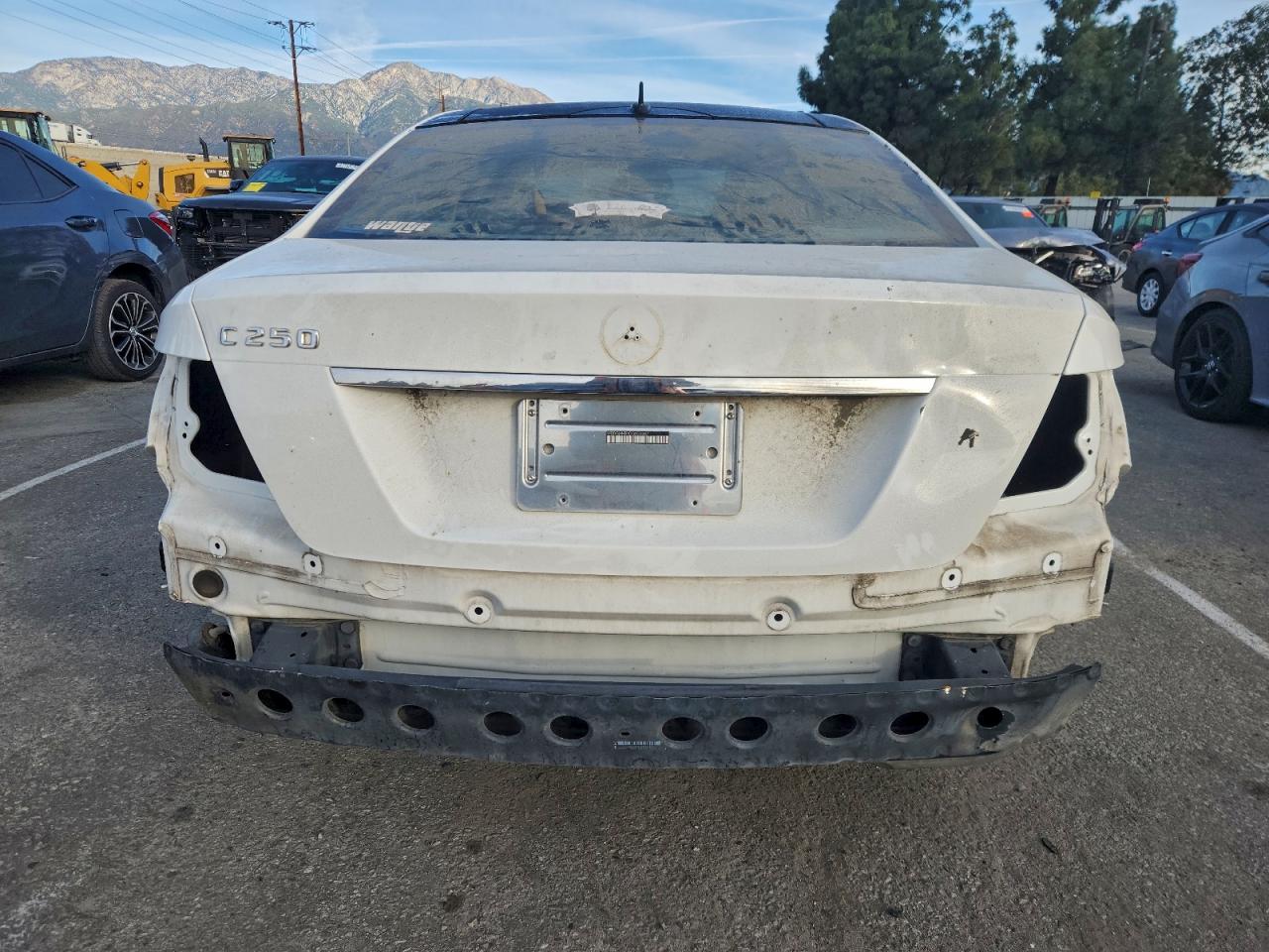 2013 Mercedes-benz C 250 Белый vin: WDDGJ4HBXDG053347