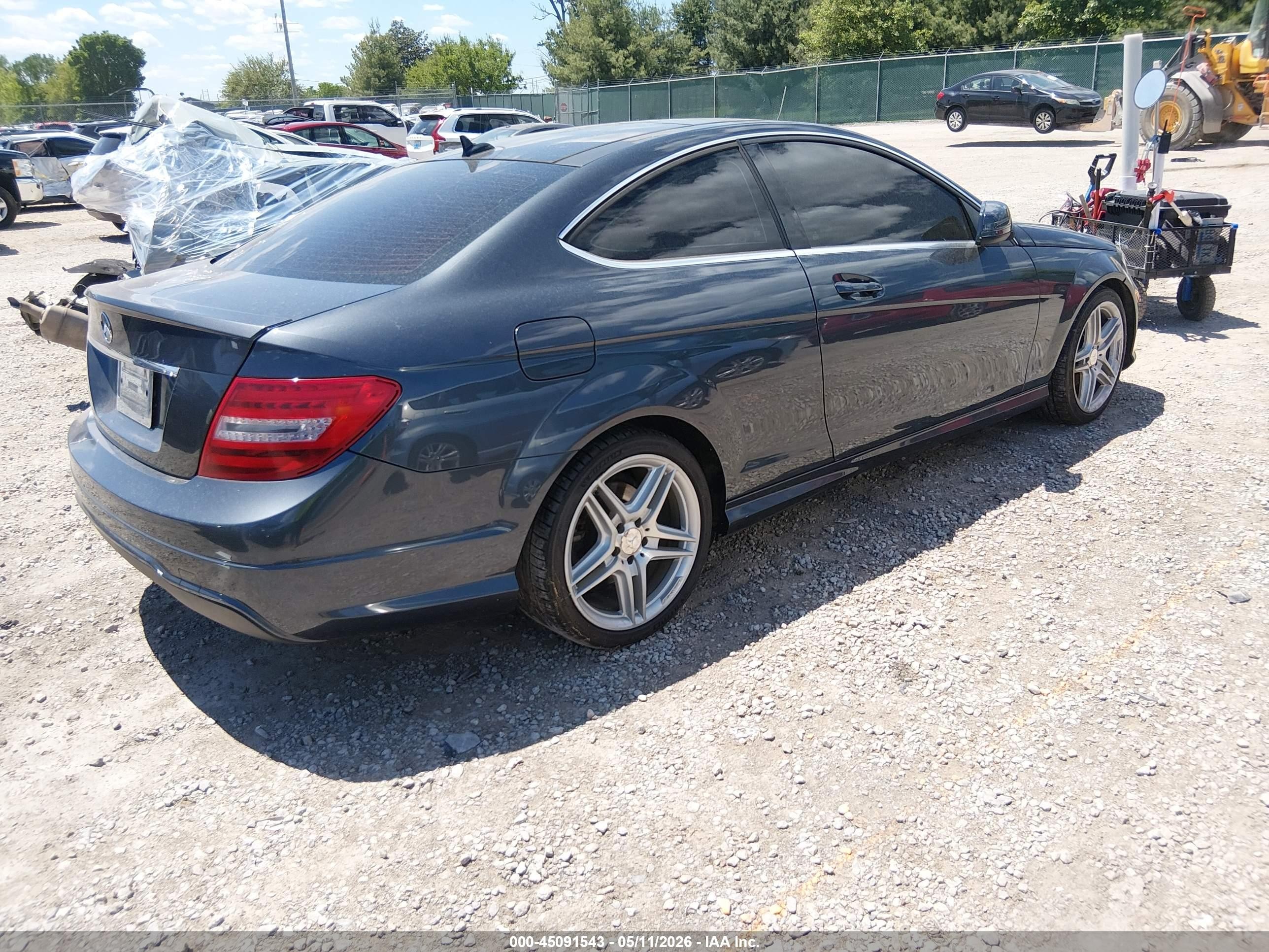 2013 Mercedes-benz C 250   Blue vin: WDDGJ4HBXDG060671