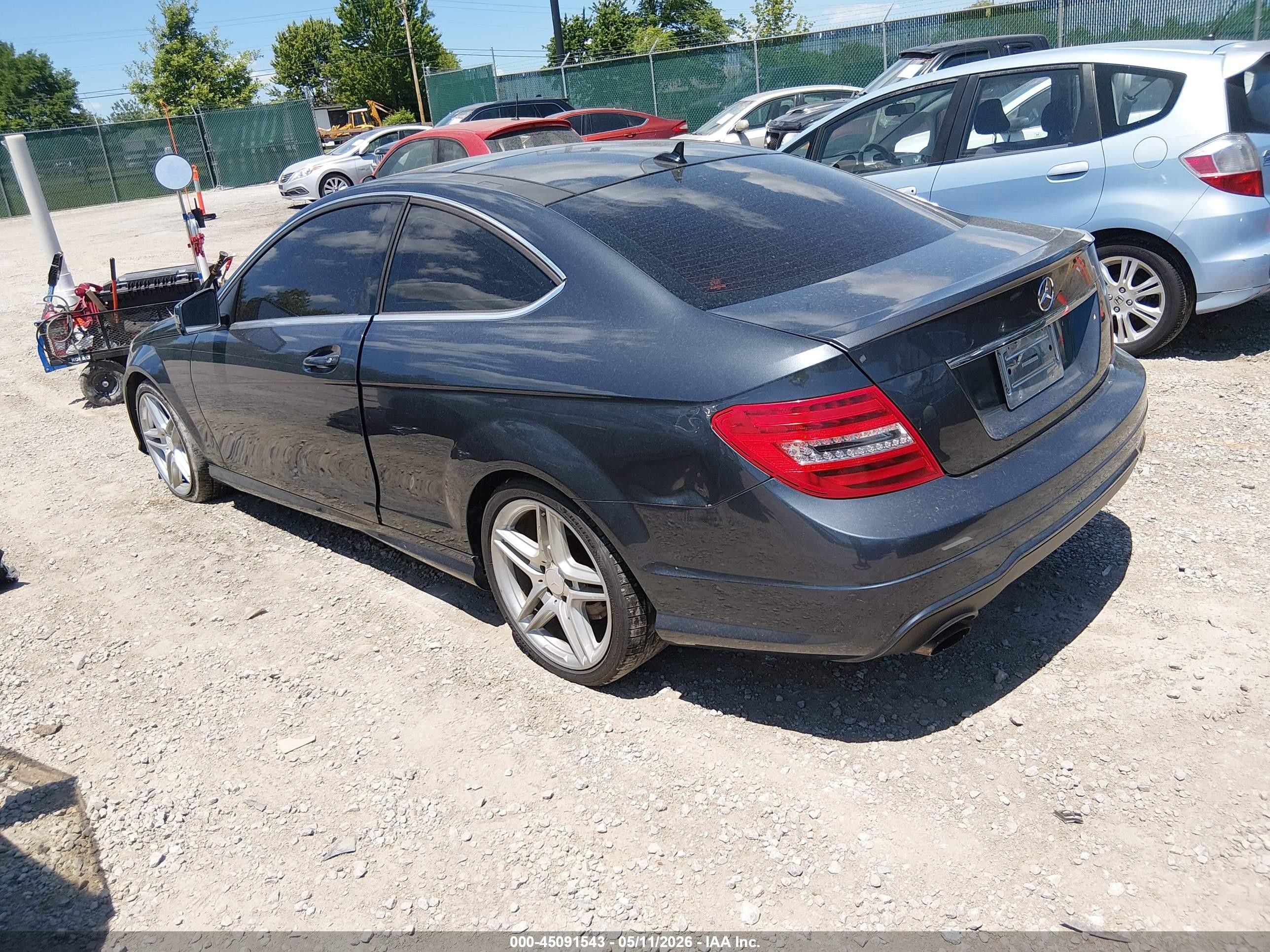 2013 Mercedes-benz C 250   Blue vin: WDDGJ4HBXDG060671