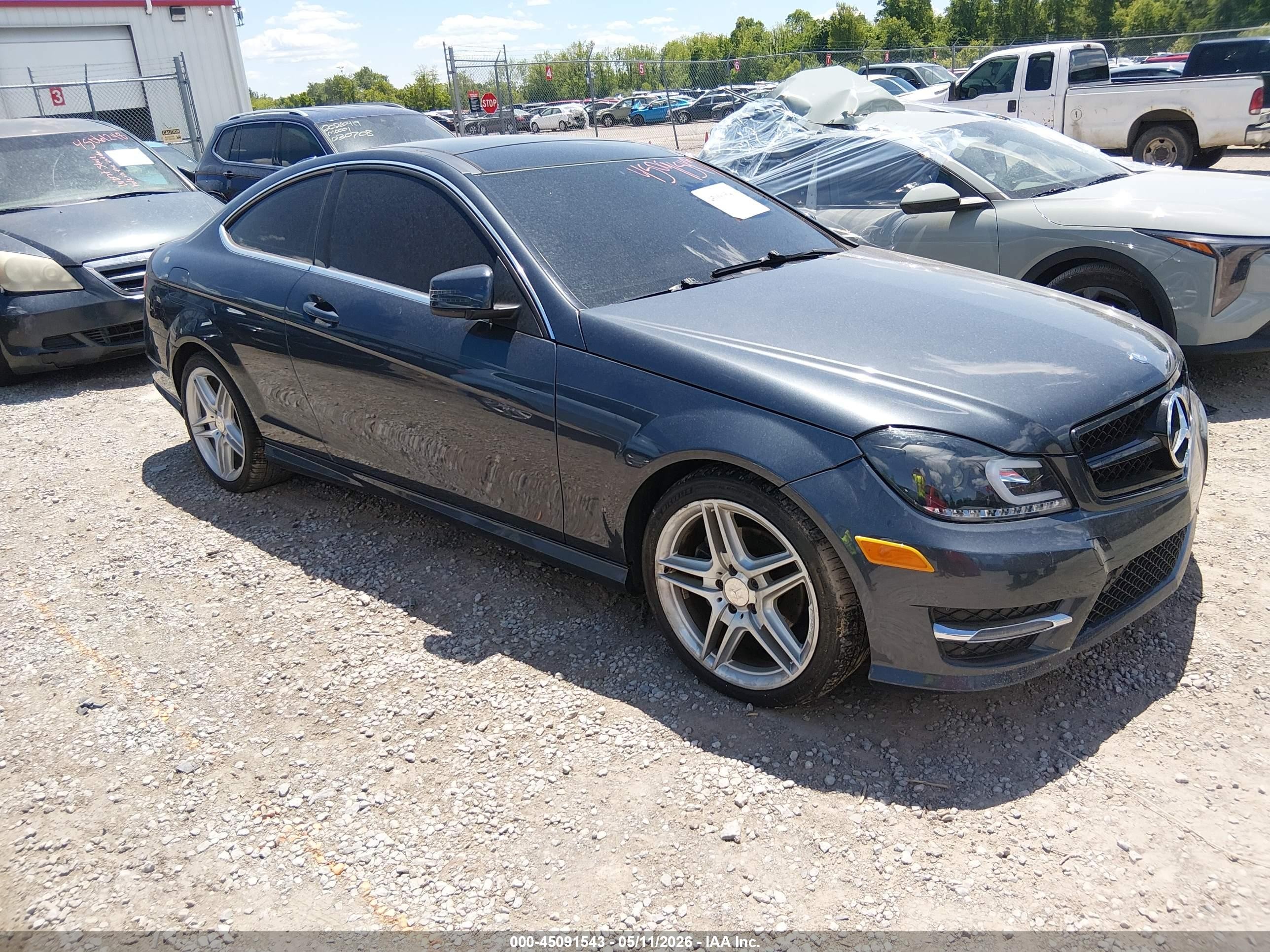 2013 Mercedes-benz C 250   Blue vin: WDDGJ4HBXDG060671