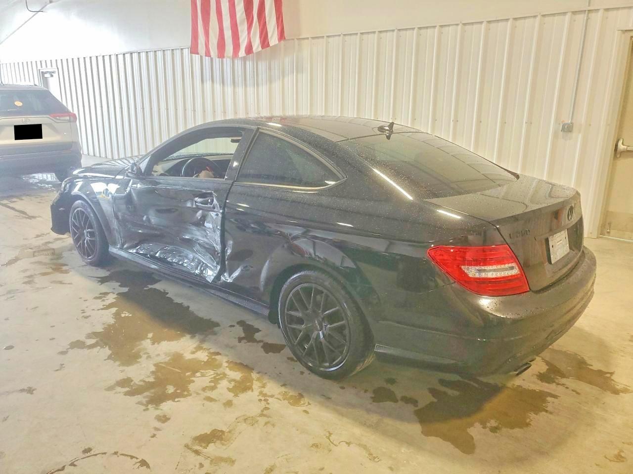 2015 Mercedes-benz C 250 Черный vin: WDDGJ4HBXFG389020