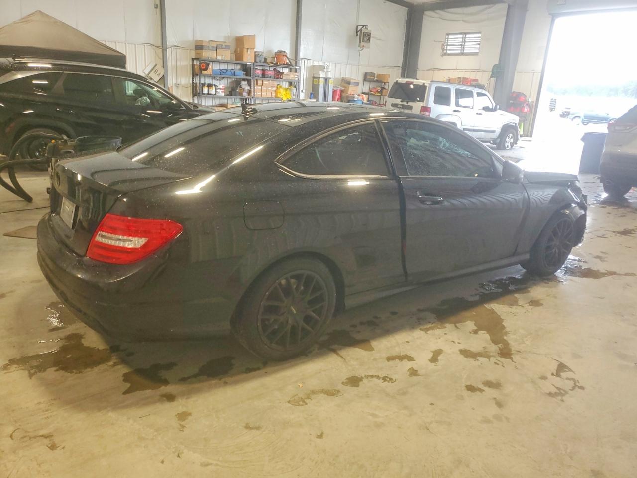 2015 Mercedes-benz C 250 Черный vin: WDDGJ4HBXFG389020