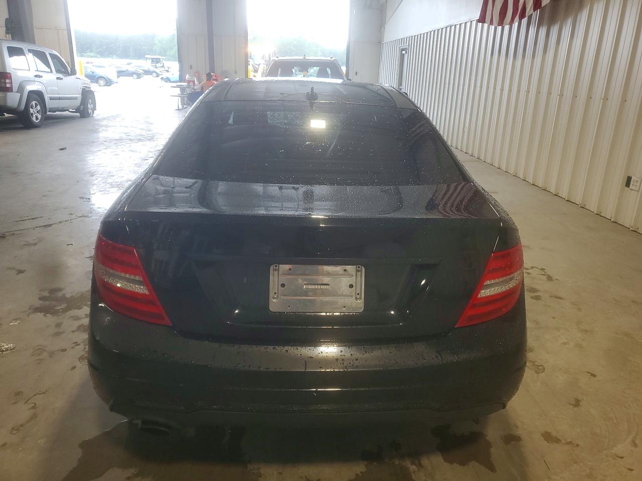 2015 Mercedes-benz C 250 Черный vin: WDDGJ4HBXFG389020