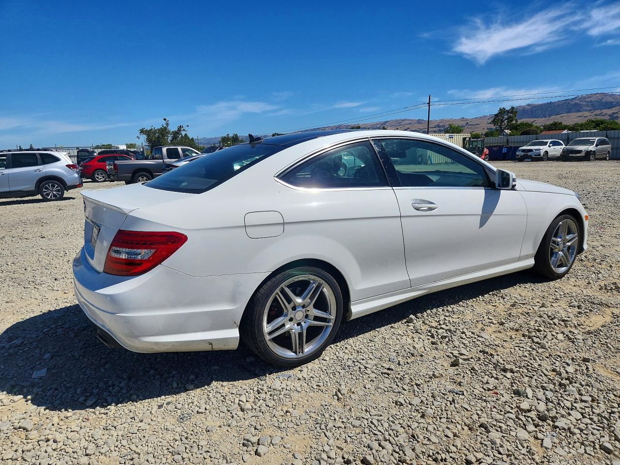 2015 Mercedes-benz C 350 White vin: WDDGJ5HB0FG374886