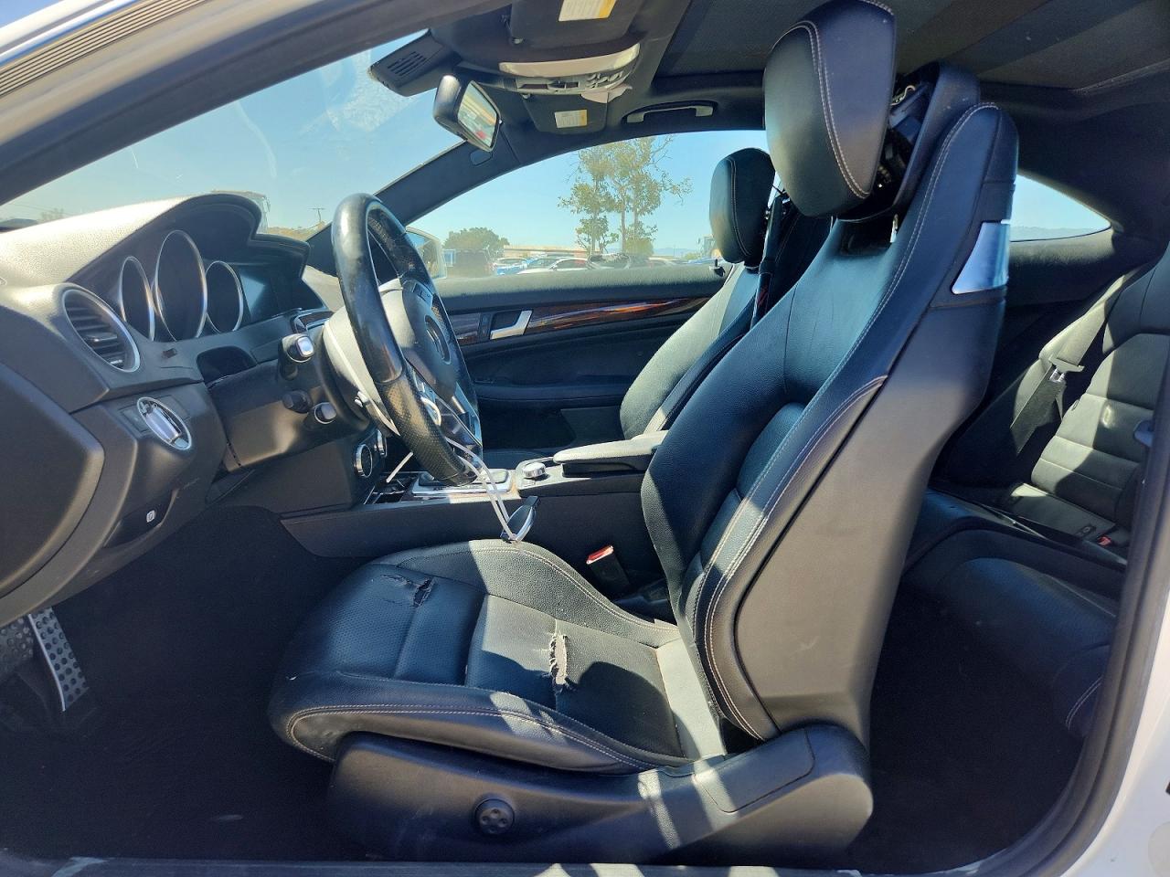 2015 Mercedes-benz C 350 White vin: WDDGJ5HB0FG374886