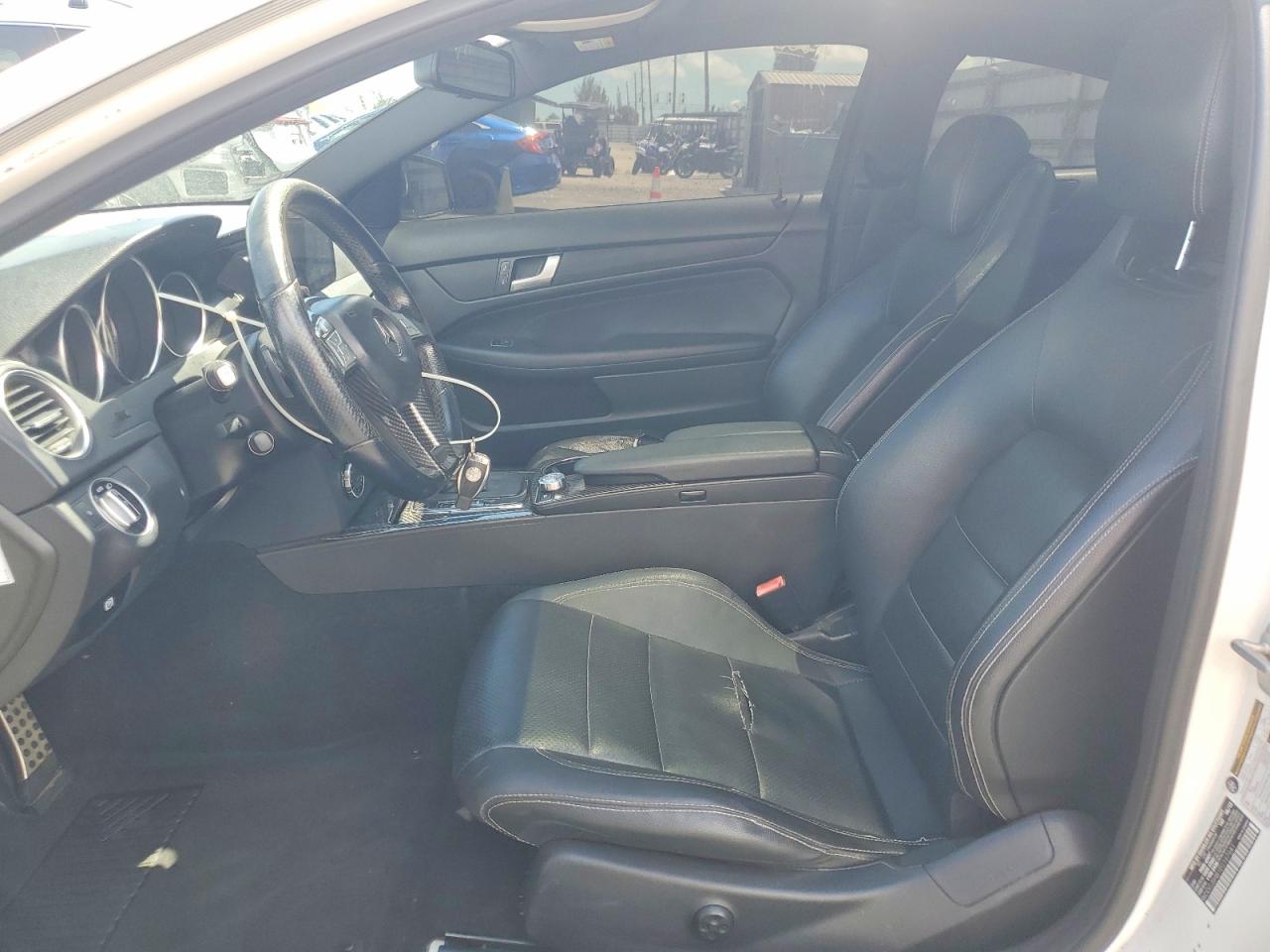 2014 Mercedes-benz C 350 Белый vin: WDDGJ5HB1EG167681