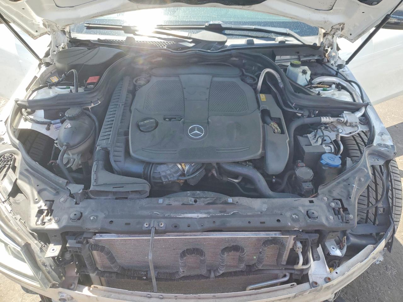 2014 Mercedes-benz C 350 Белый vin: WDDGJ5HB1EG167681