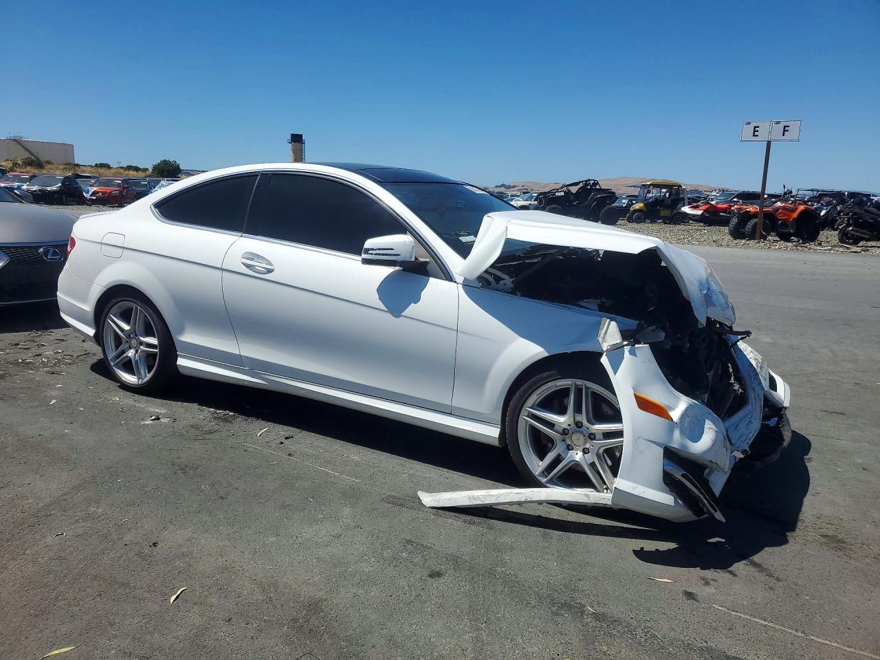 2013 Mercedes-benz C 350 White vin: WDDGJ5HB4DF951776