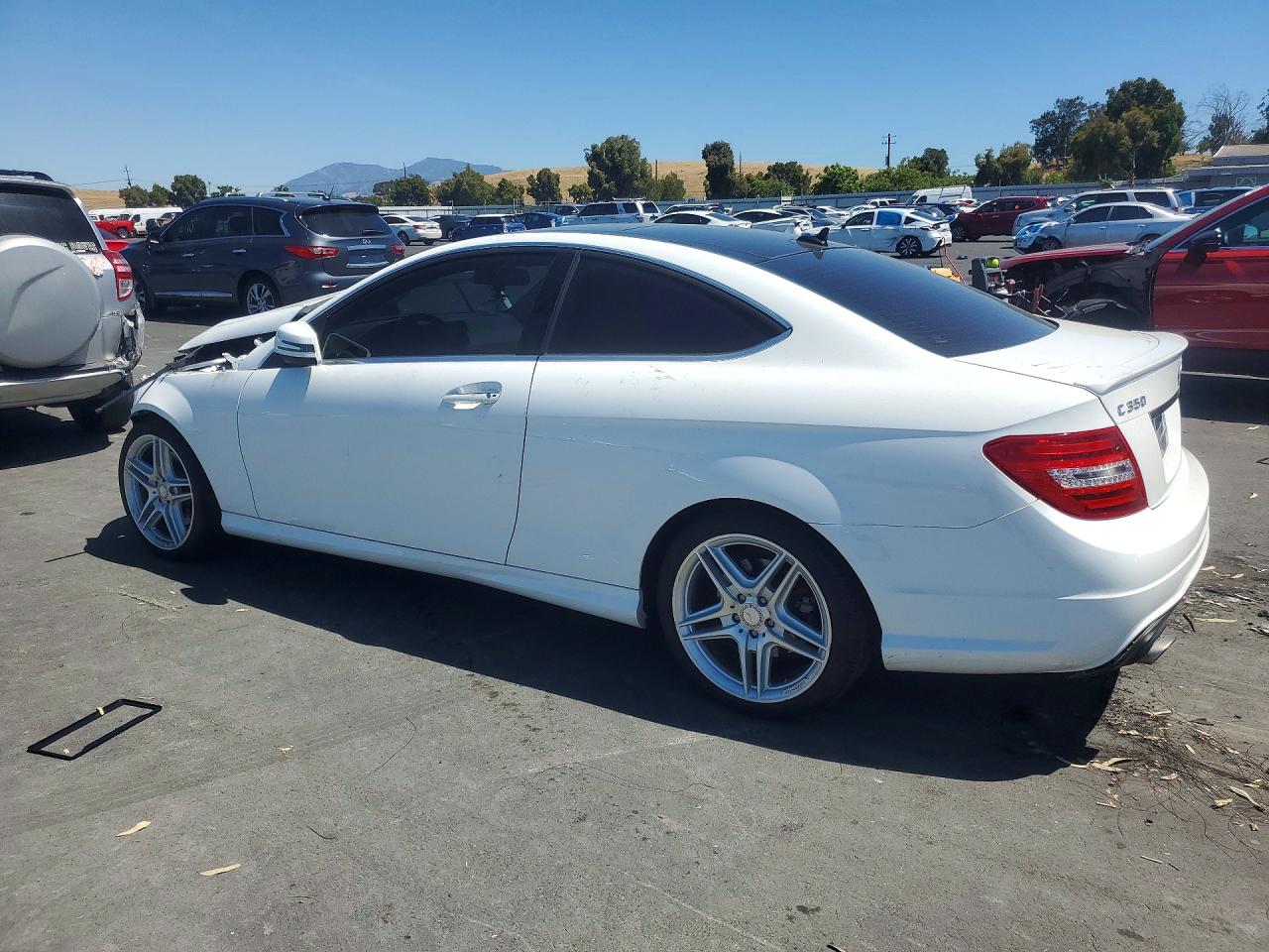 2013 Mercedes-benz C 350 White vin: WDDGJ5HB4DF951776