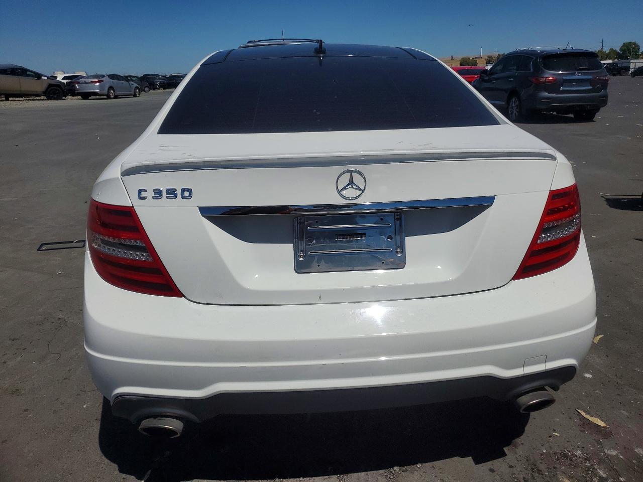 2013 Mercedes-benz C 350 White vin: WDDGJ5HB4DF951776