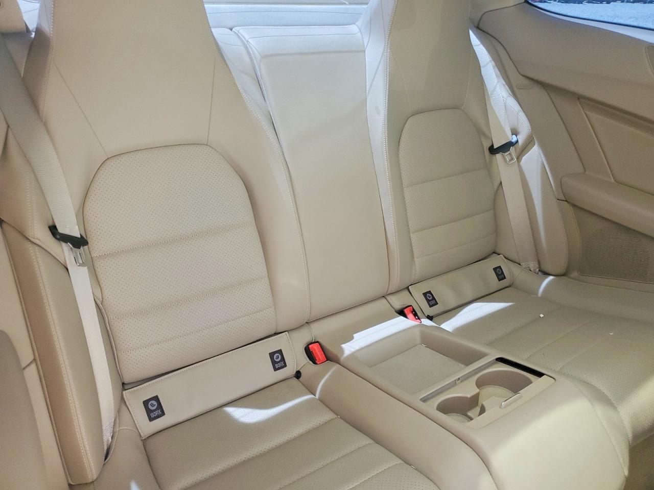 2013 Mercedes-benz C 350 White vin: WDDGJ5HB4DF951776