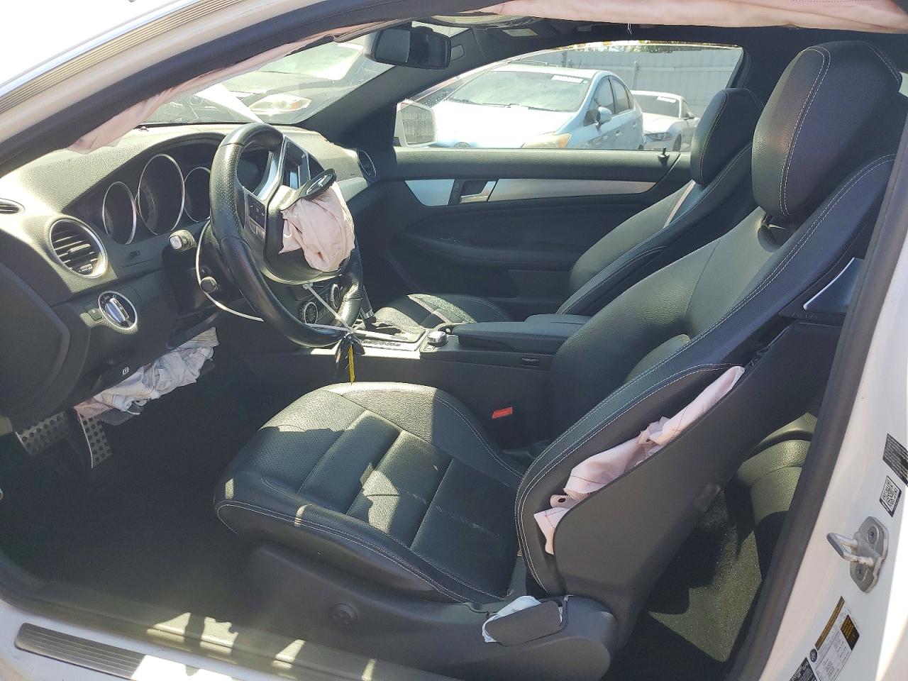 2014 Mercedes-benz C 350 White vin: WDDGJ5HB8EG274940
