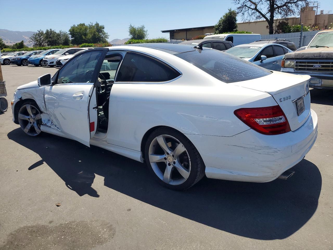 2014 Mercedes-benz C 350 White vin: WDDGJ5HB8EG274940
