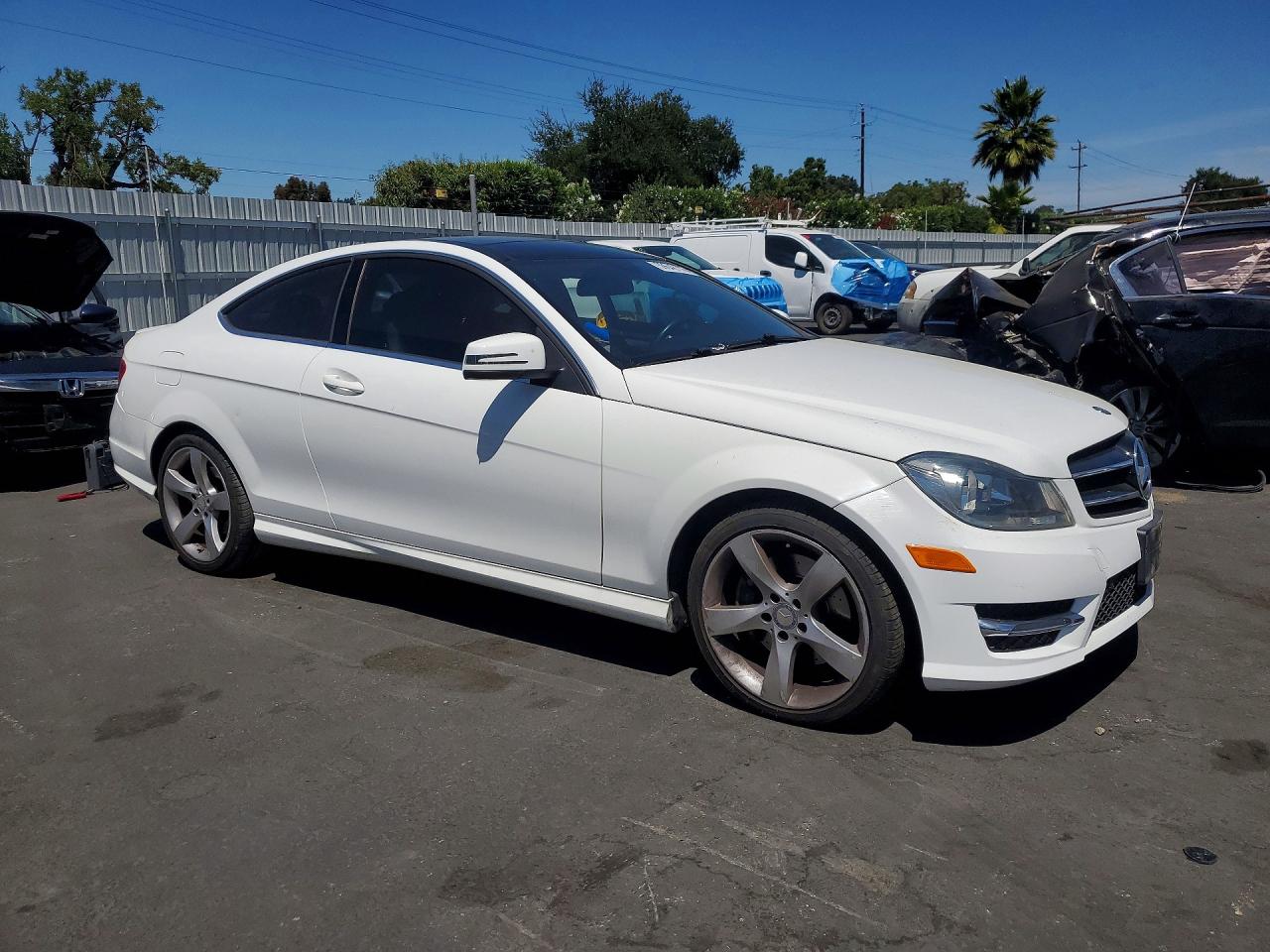 2014 Mercedes-benz C 350 White vin: WDDGJ5HB8EG274940