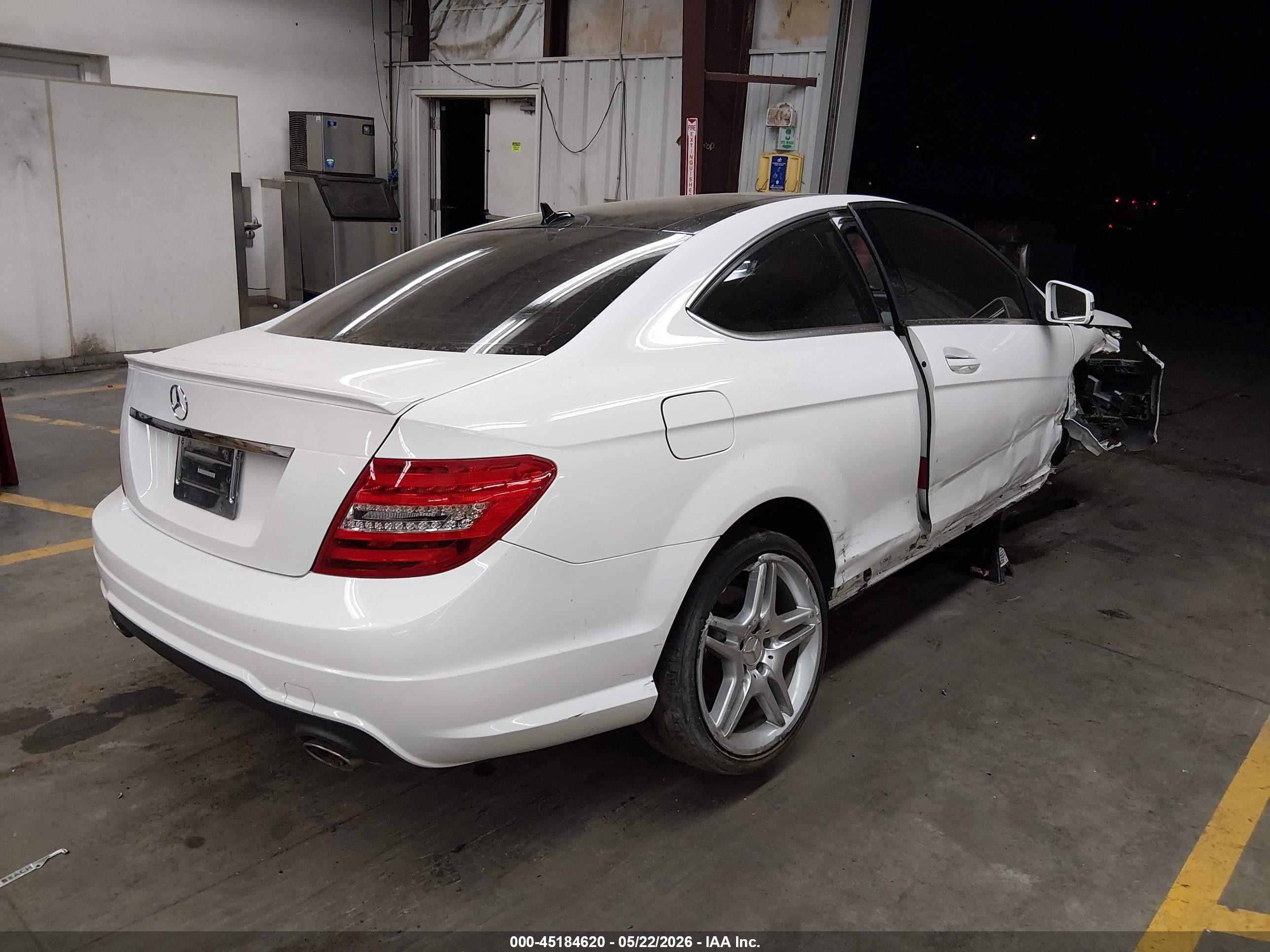 2015 Mercedes-benz C 350 Sport Белый vin: WDDGJ5HB8FG369886