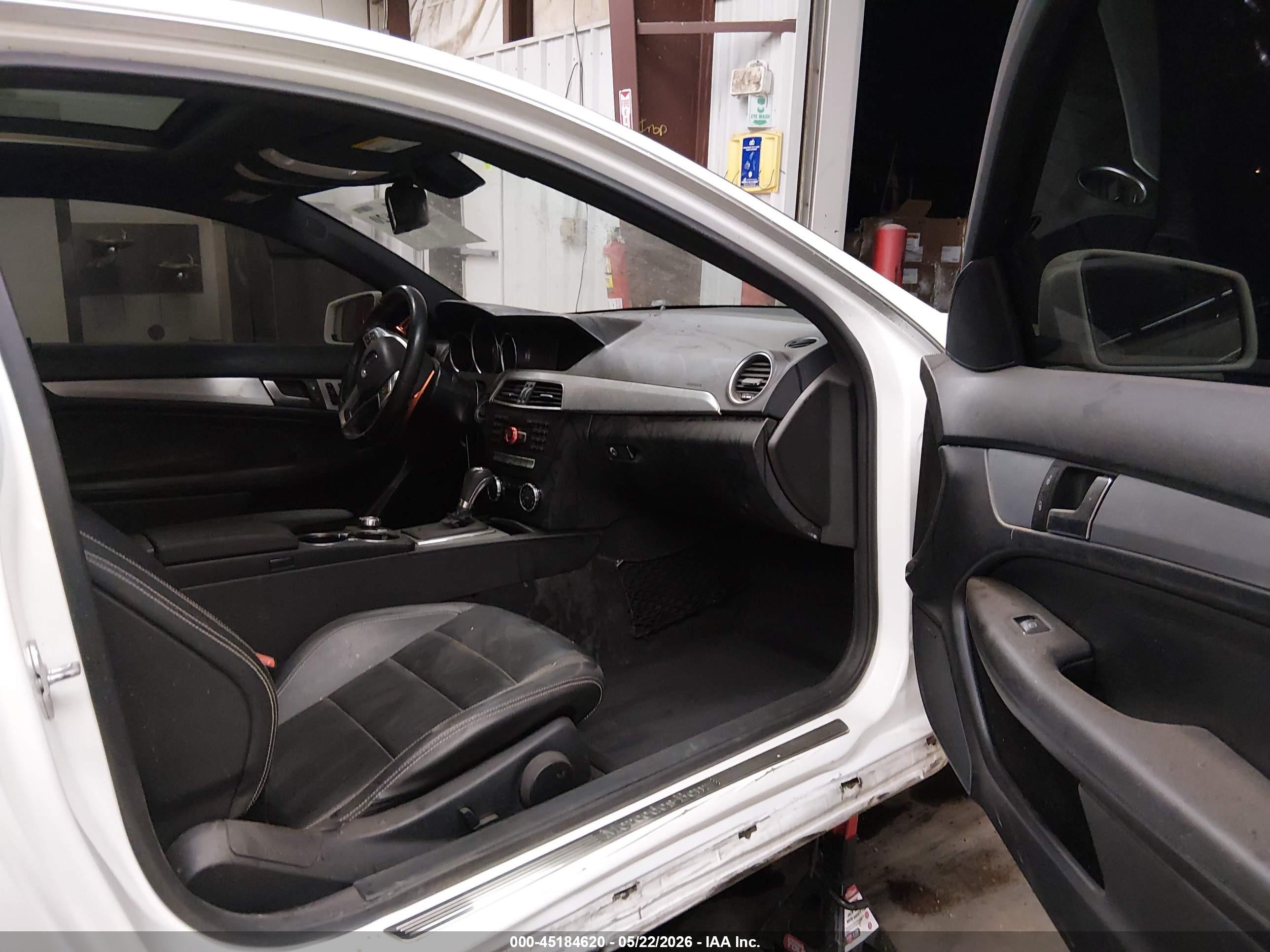 2015 Mercedes-benz C 350 Sport Белый vin: WDDGJ5HB8FG369886