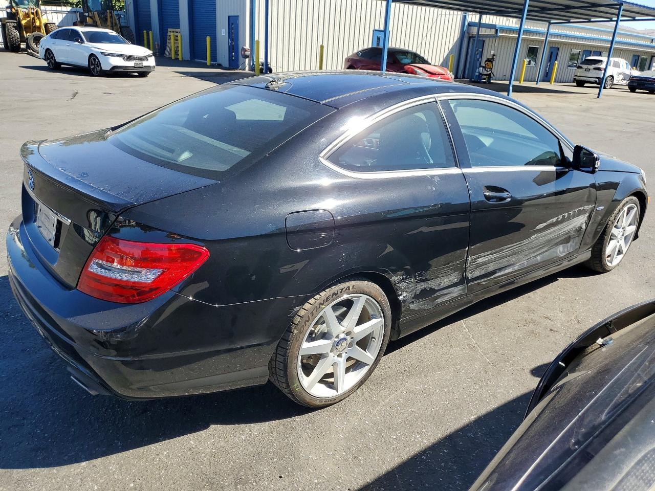2012 Mercedes-benz C 350 Черный vin: WDDGJ5HB9CF775502