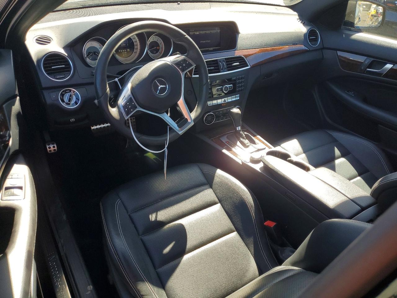 2012 Mercedes-benz C 350 Черный vin: WDDGJ5HB9CF775502