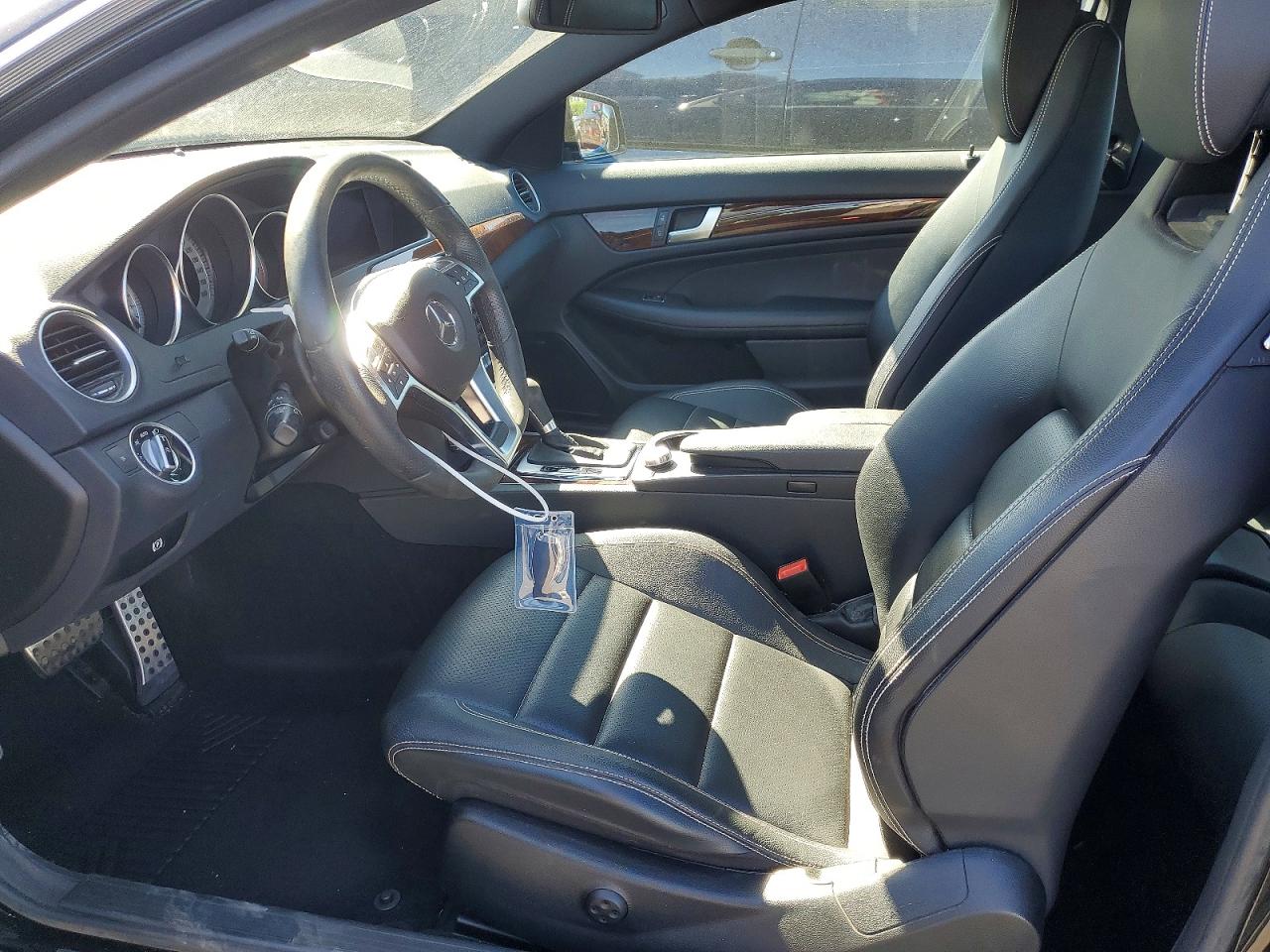 2012 Mercedes-benz C 350 Черный vin: WDDGJ5HB9CF775502