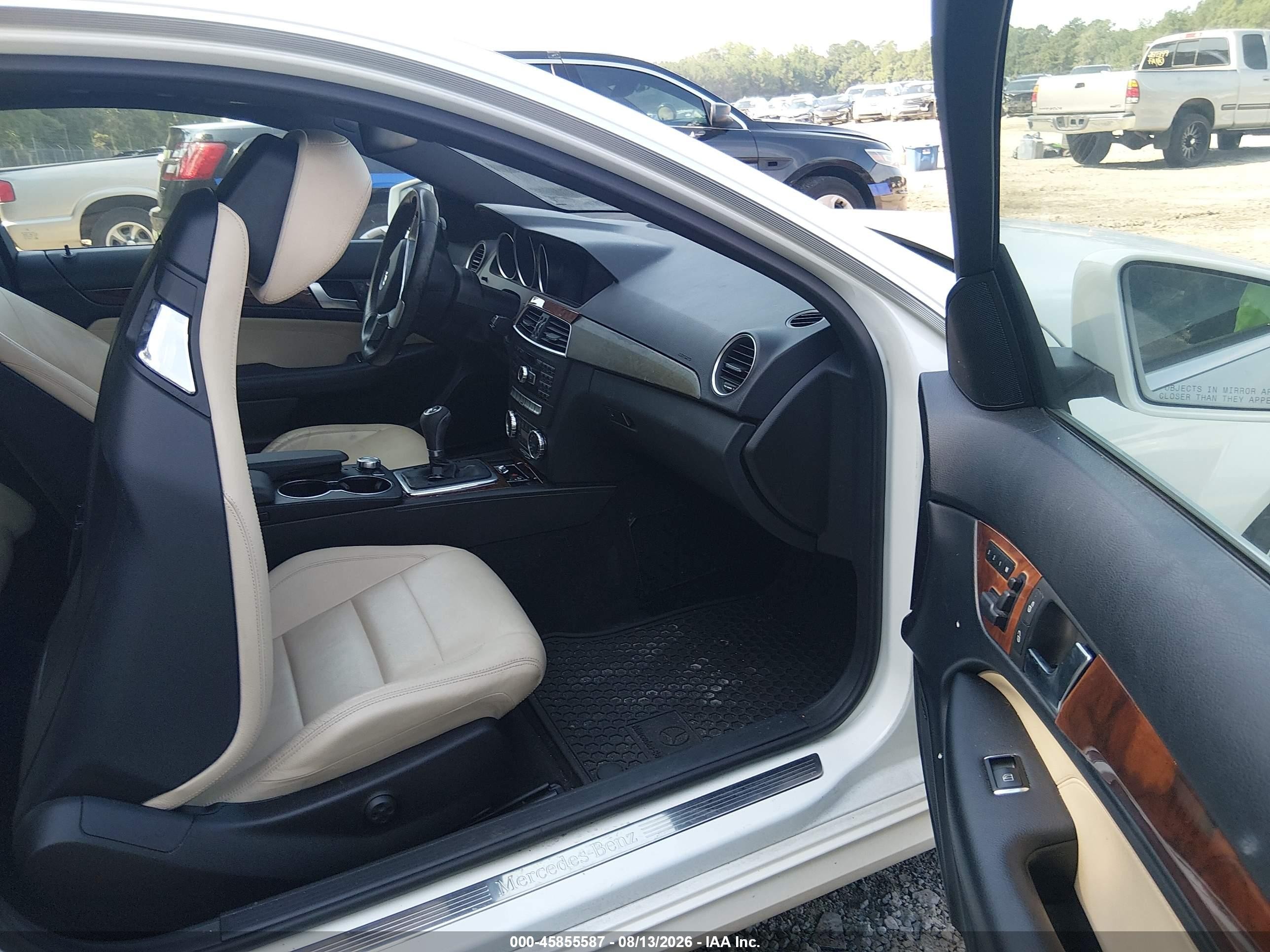 2012 Mercedes-benz C 350 Sport 4matic Белый vin: WDDGJ8JB1CF894883