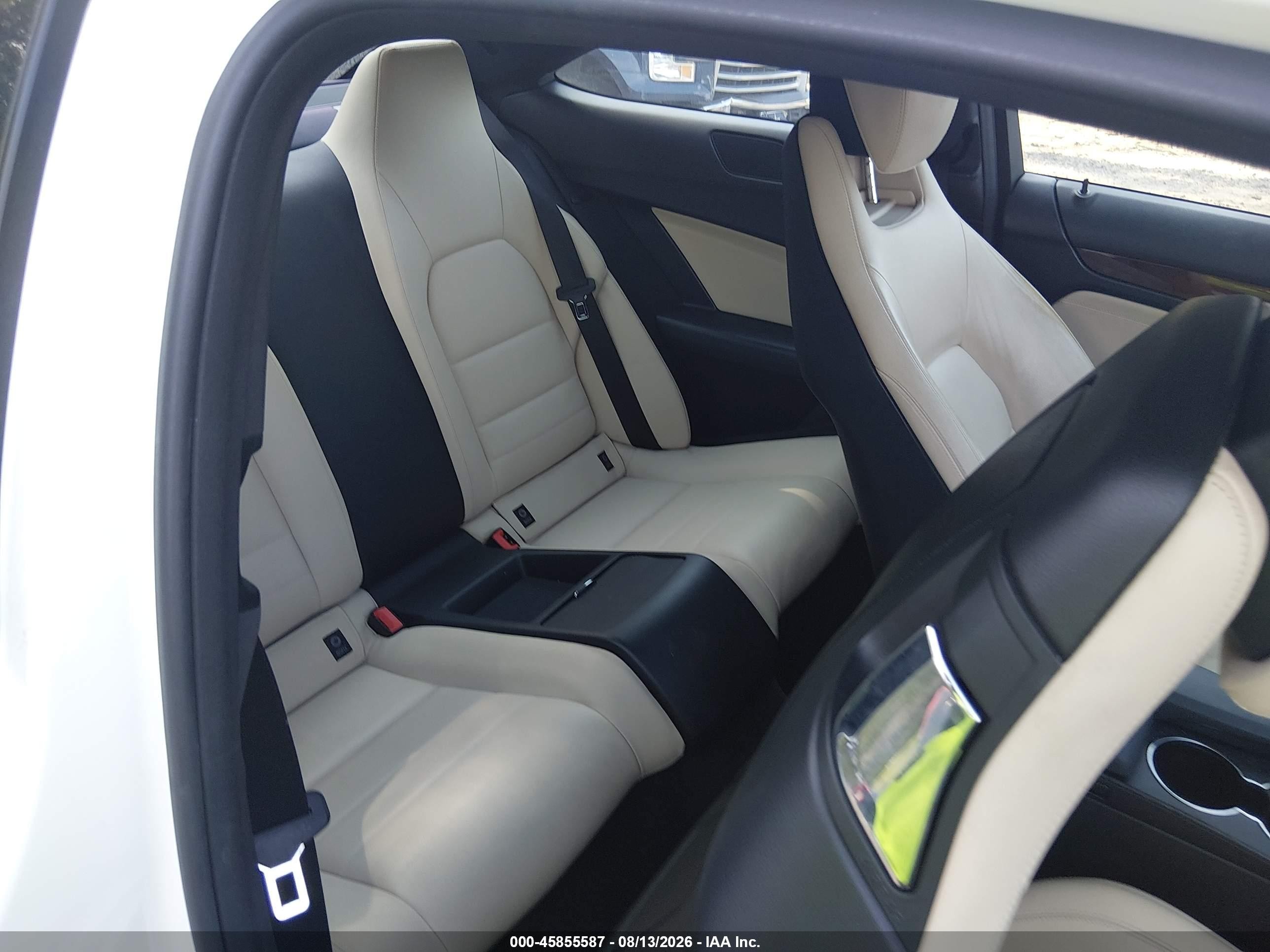2012 Mercedes-benz C 350 Sport 4matic Белый vin: WDDGJ8JB1CF894883