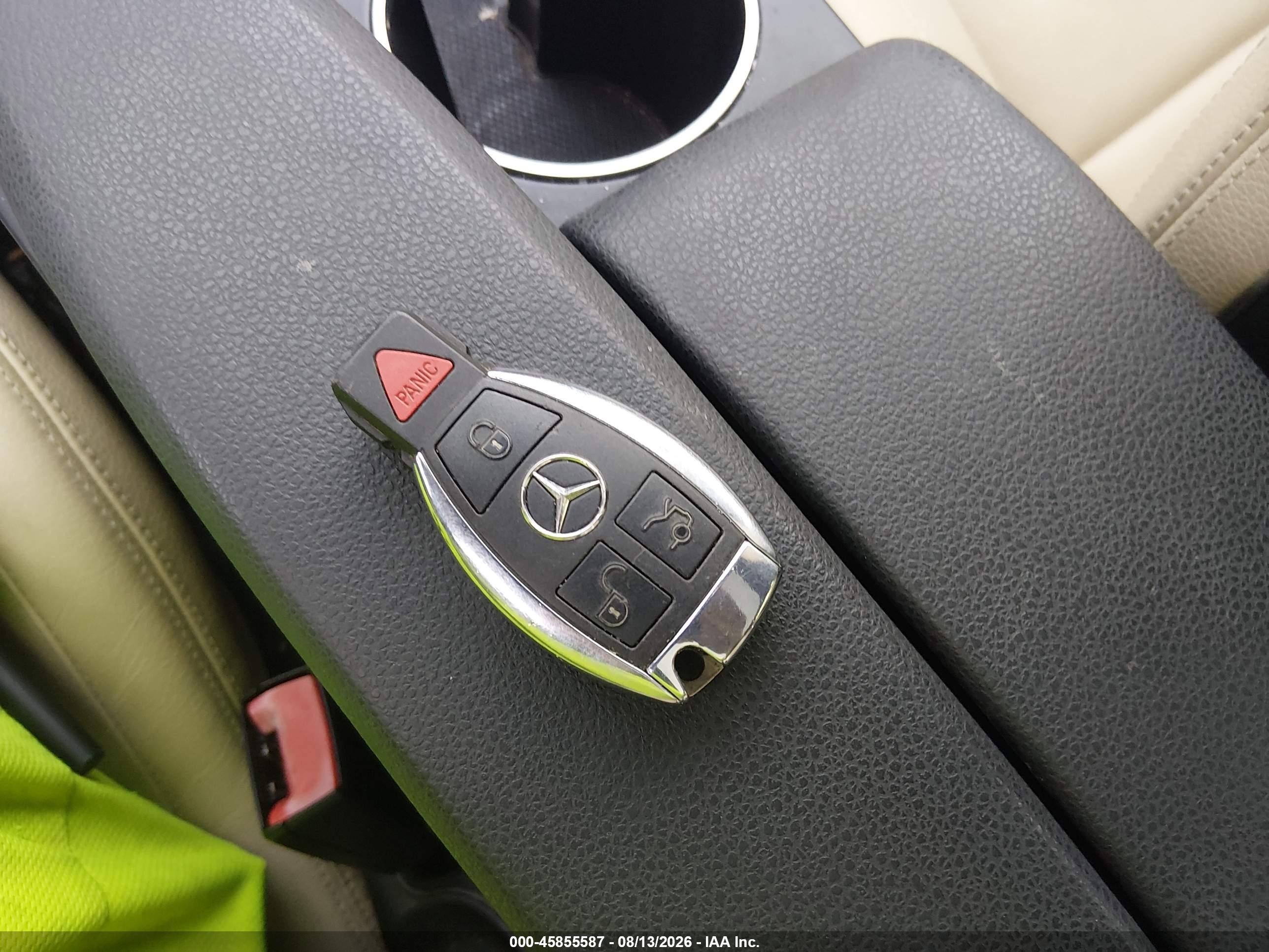 2012 Mercedes-benz C 350 Sport 4matic Белый vin: WDDGJ8JB1CF894883