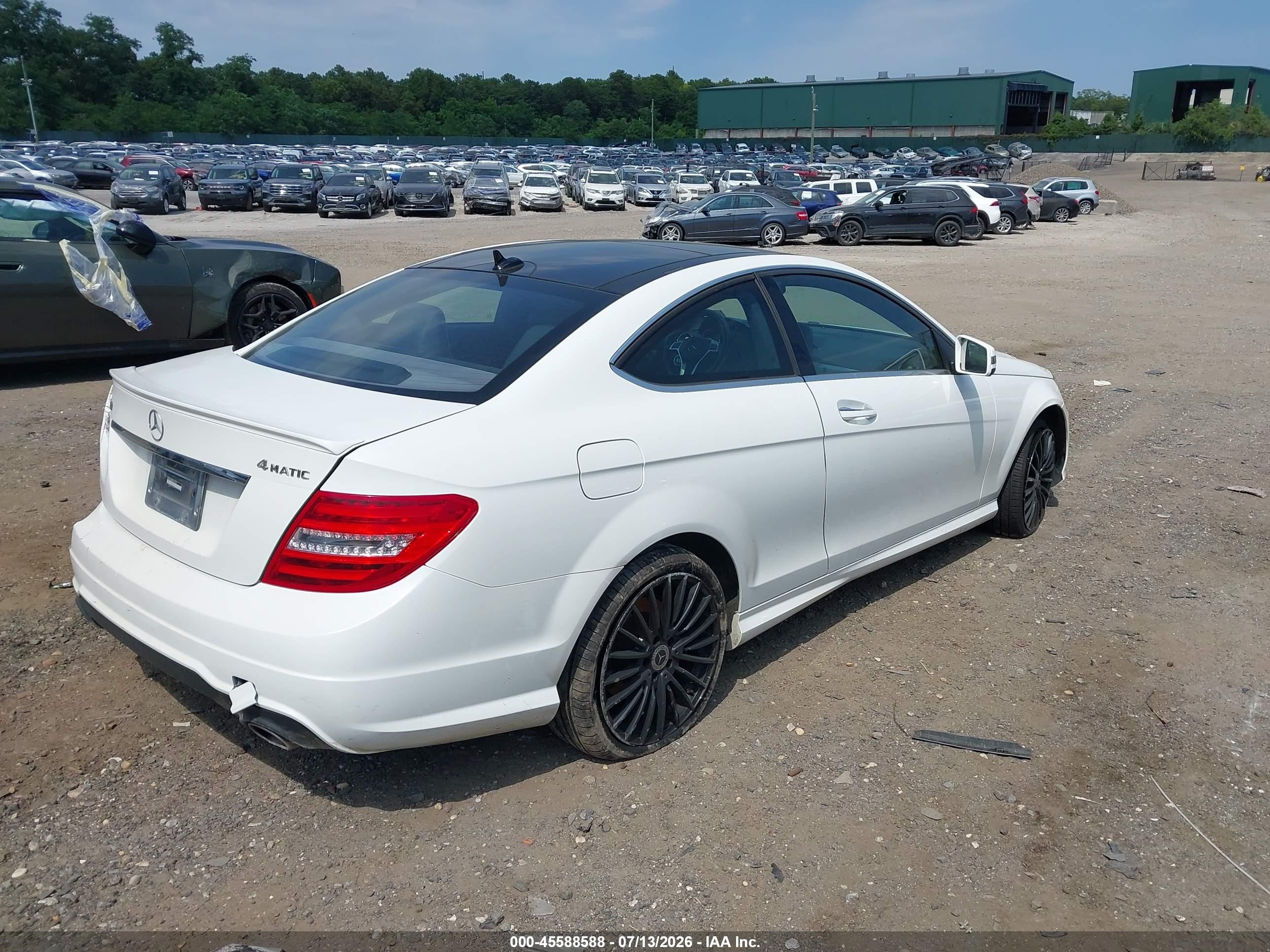 2014 Mercedes-benz C 350 Sport 4matic White vin: WDDGJ8JB2EG215250