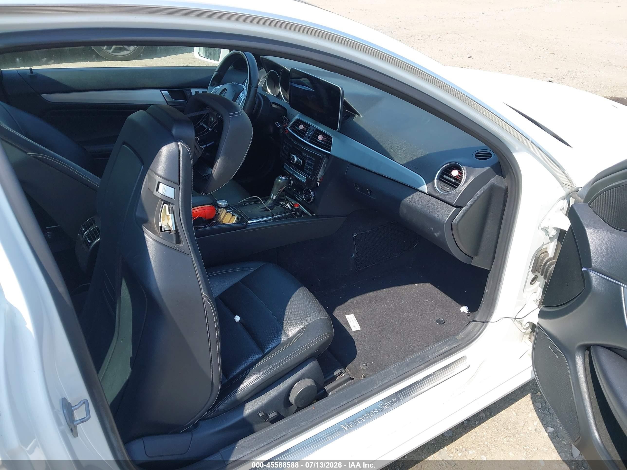 2014 Mercedes-benz C 350 Sport 4matic White vin: WDDGJ8JB2EG215250